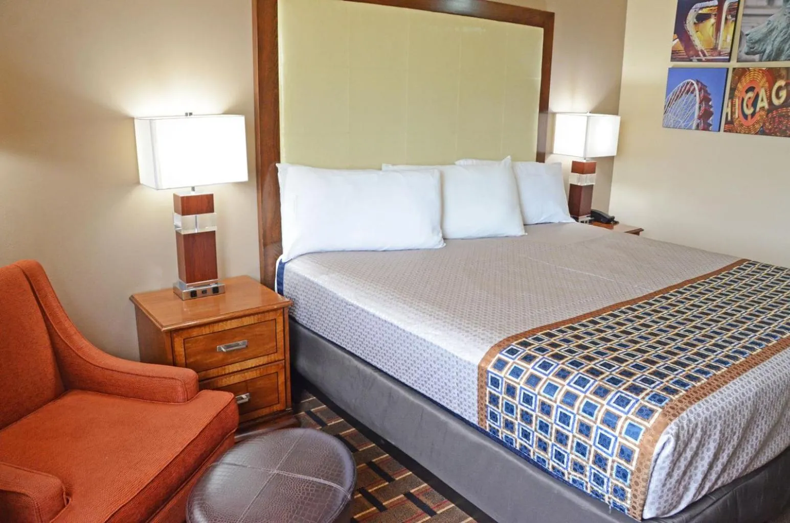 Bed in Heritage Grand Inn