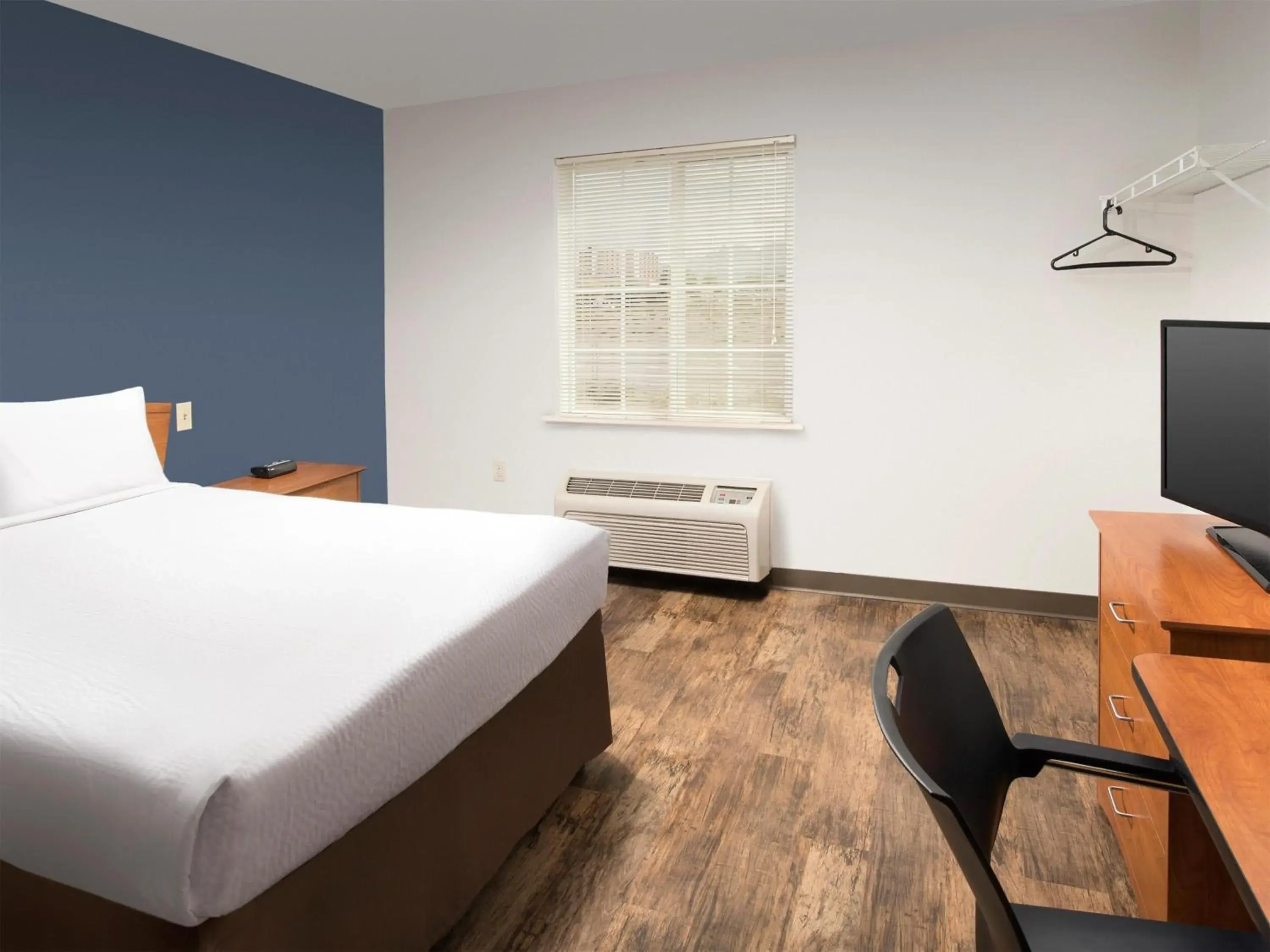 Bedroom, Bed in Extended Stay America Select Suites - Las Cruces Bedroom, Bed in Extended Stay America Select Suites - Las Cruces