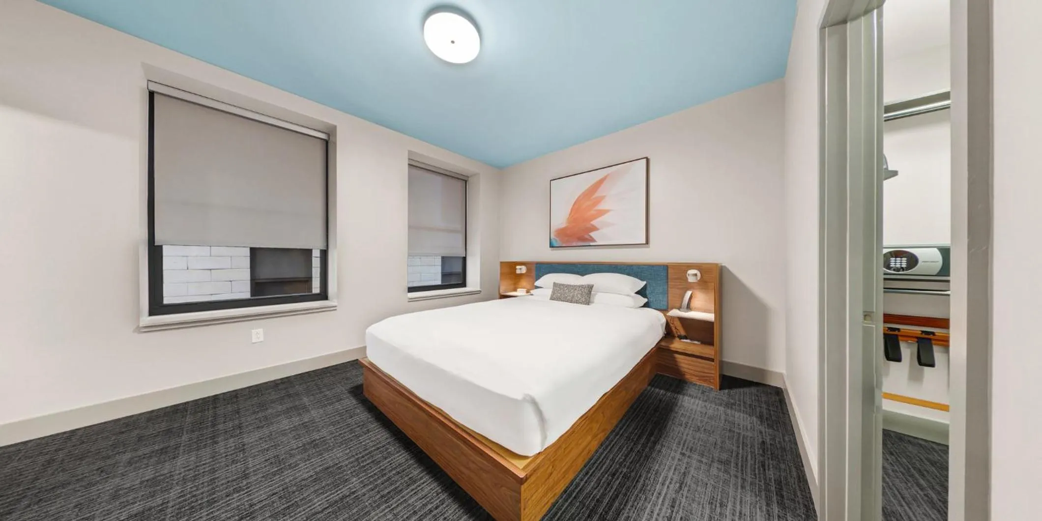 Photo of the whole room, Bed in Kimpton Schofield Hotel by IHG