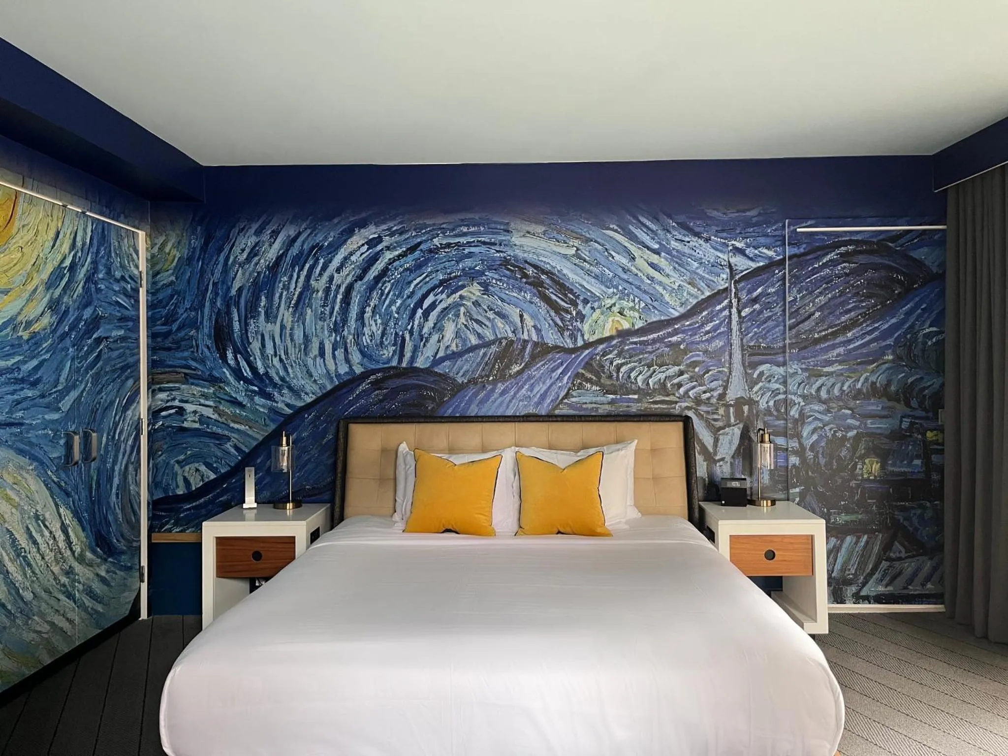 Photo of the whole room, Bed in Kimpton Schofield Hotel by IHG