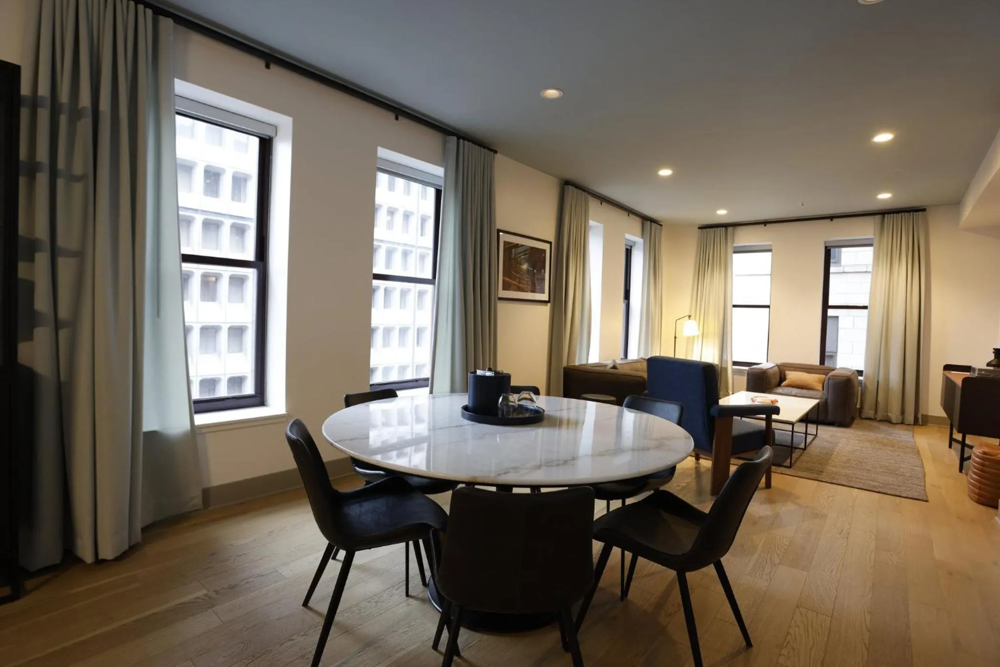 Photo of the whole room in Kimpton Schofield Hotel by IHG