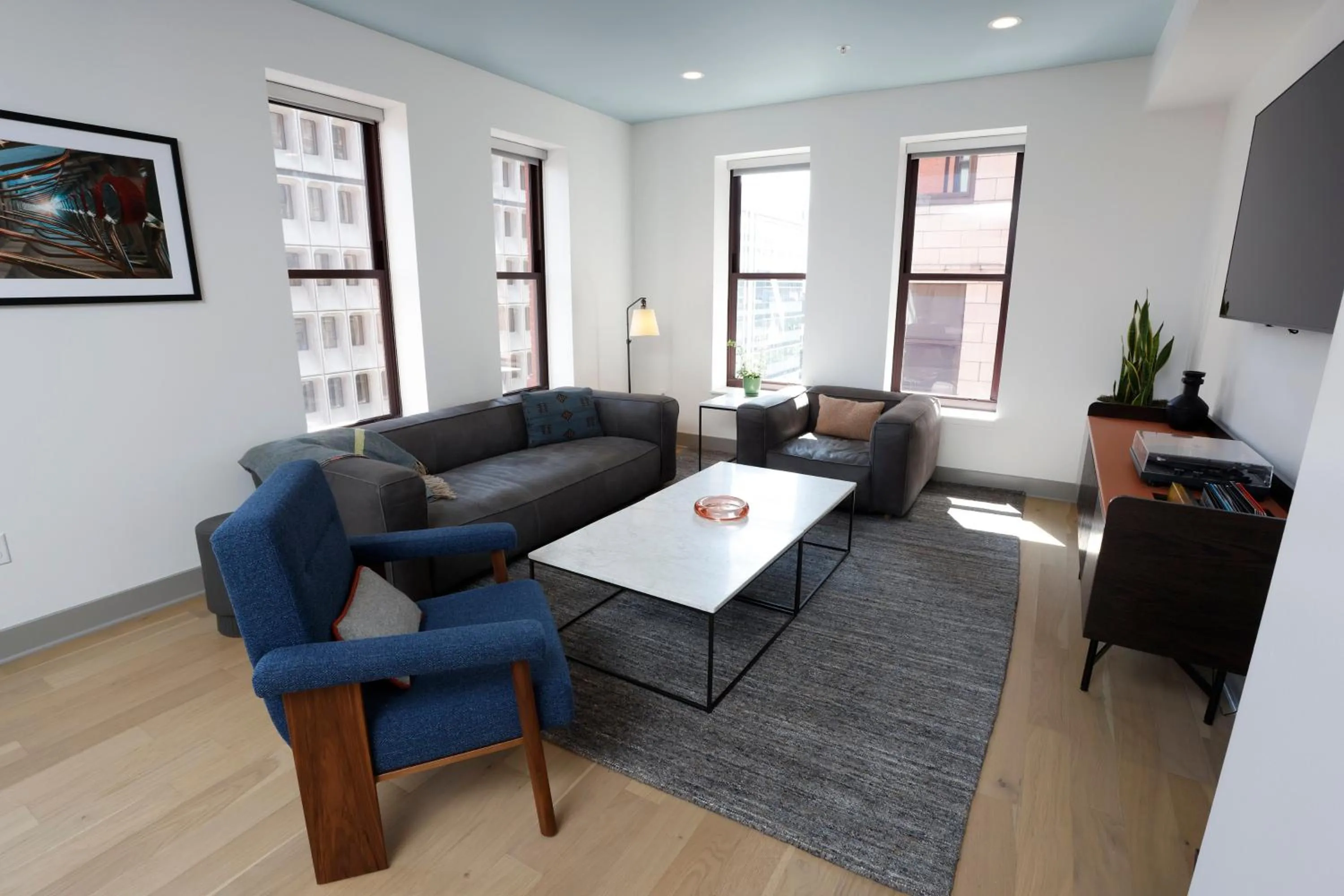 Photo of the whole room in Kimpton Schofield Hotel by IHG