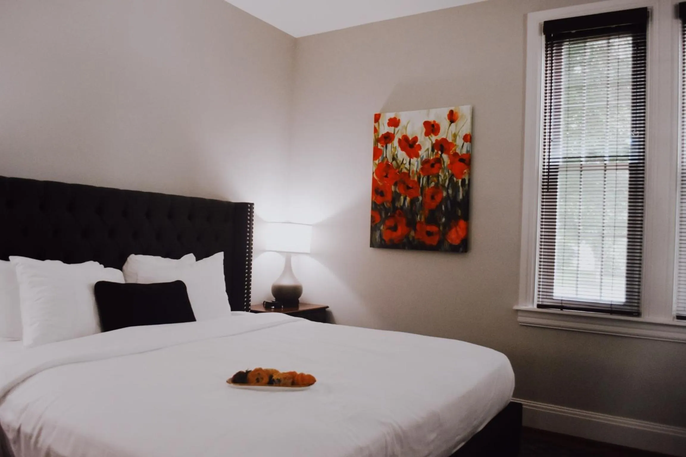 Bed in Normandy Farm Hotel & Conference Center