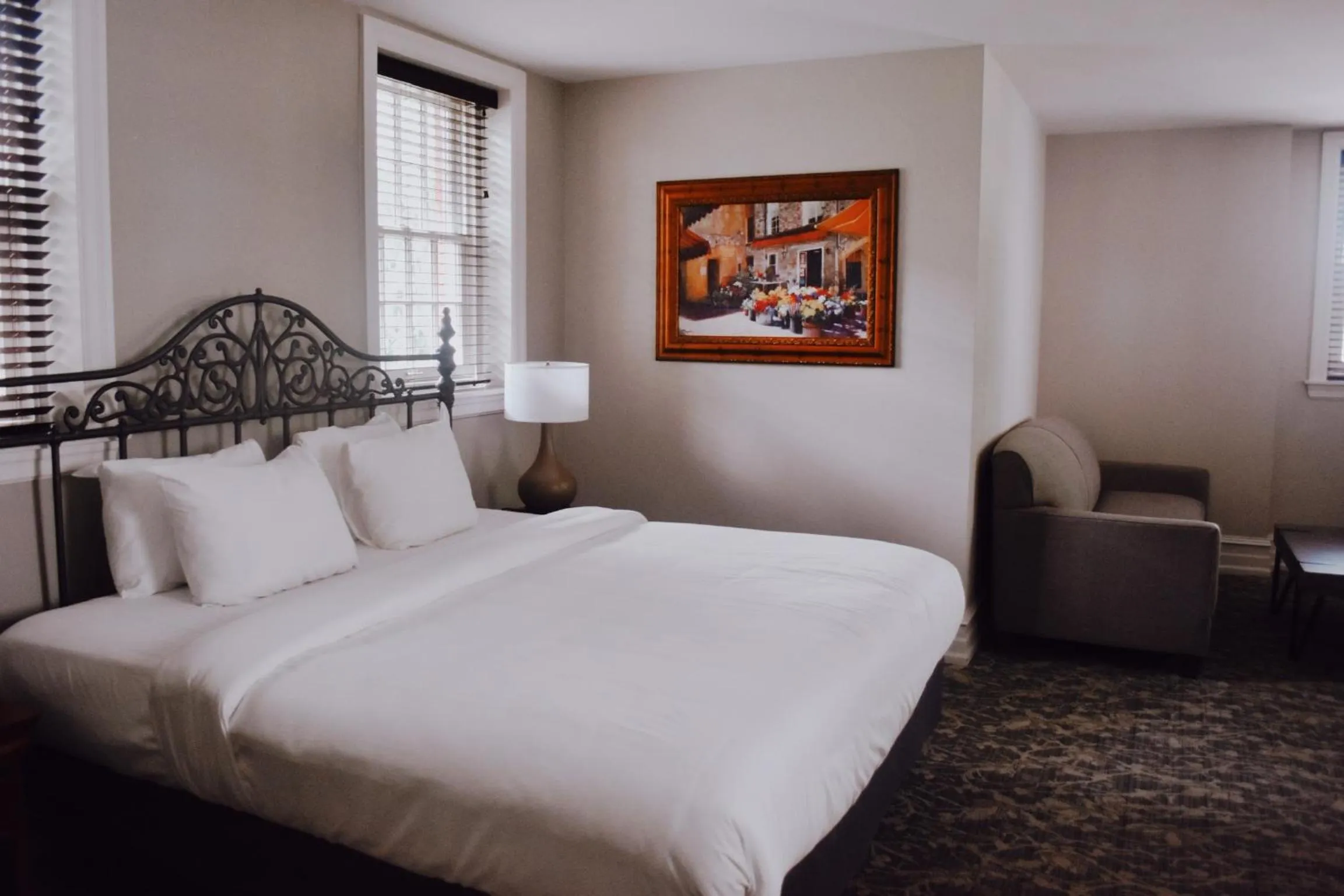 Bed in Normandy Farm Hotel & Conference Center