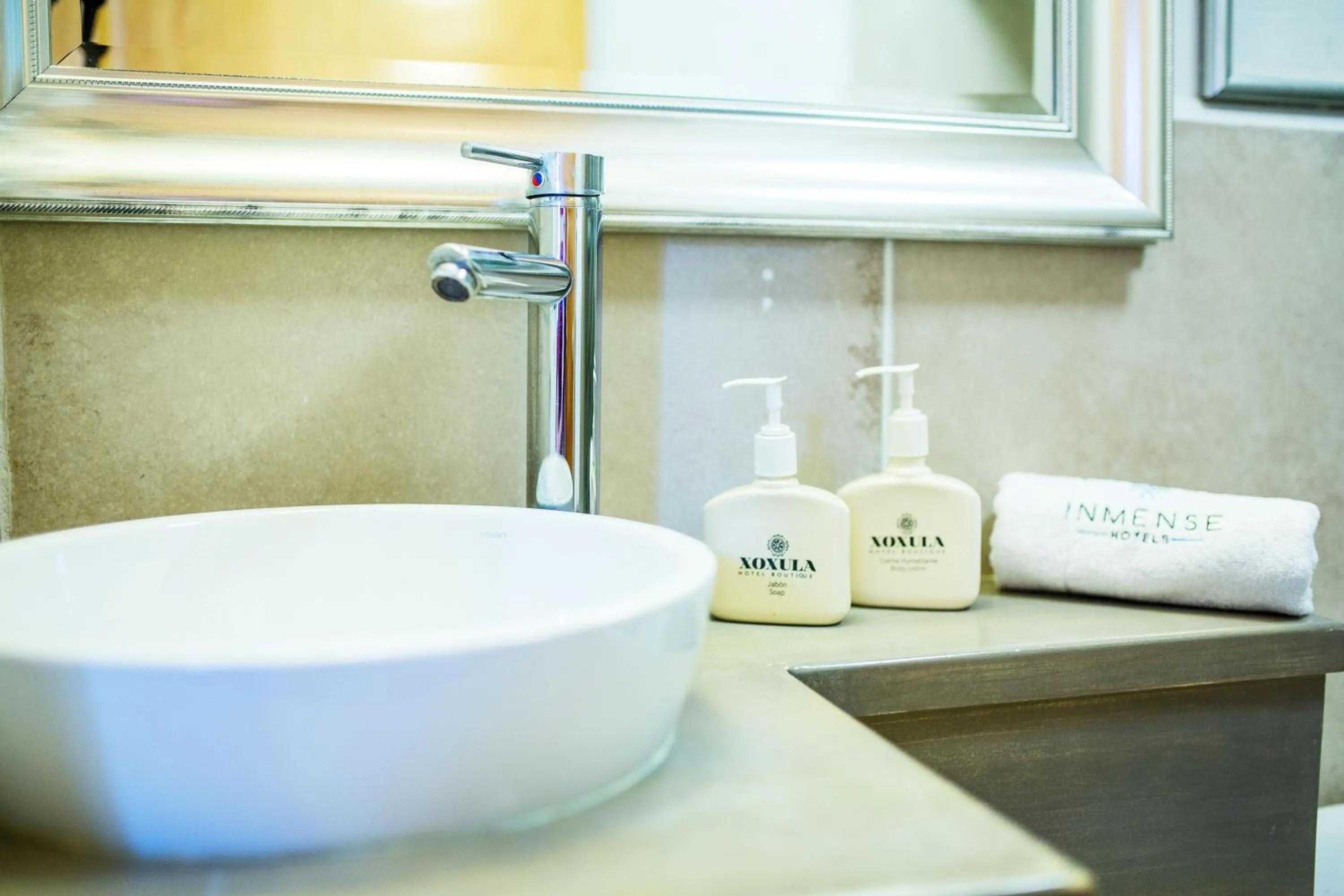 Bathroom in Xoxula by Inmense