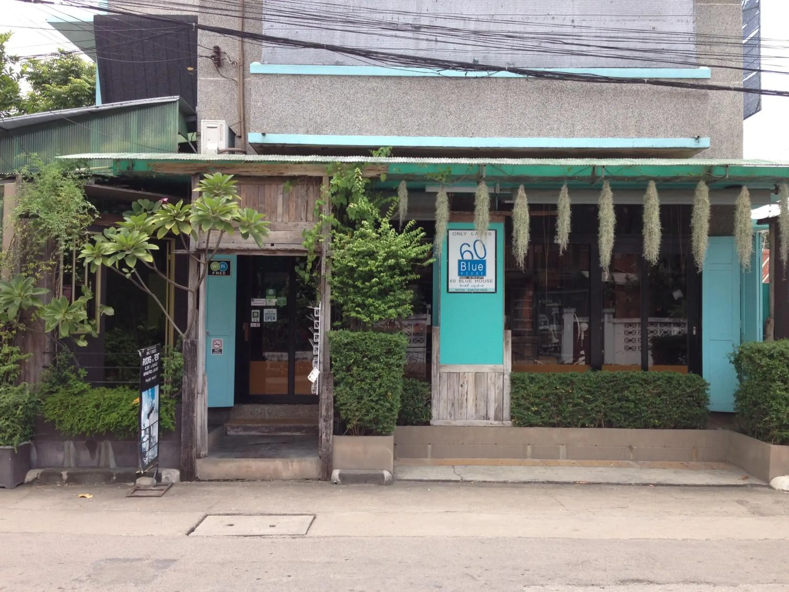 Facade/entrance in 60 Blue House Facade/entrance in 60 Blue House