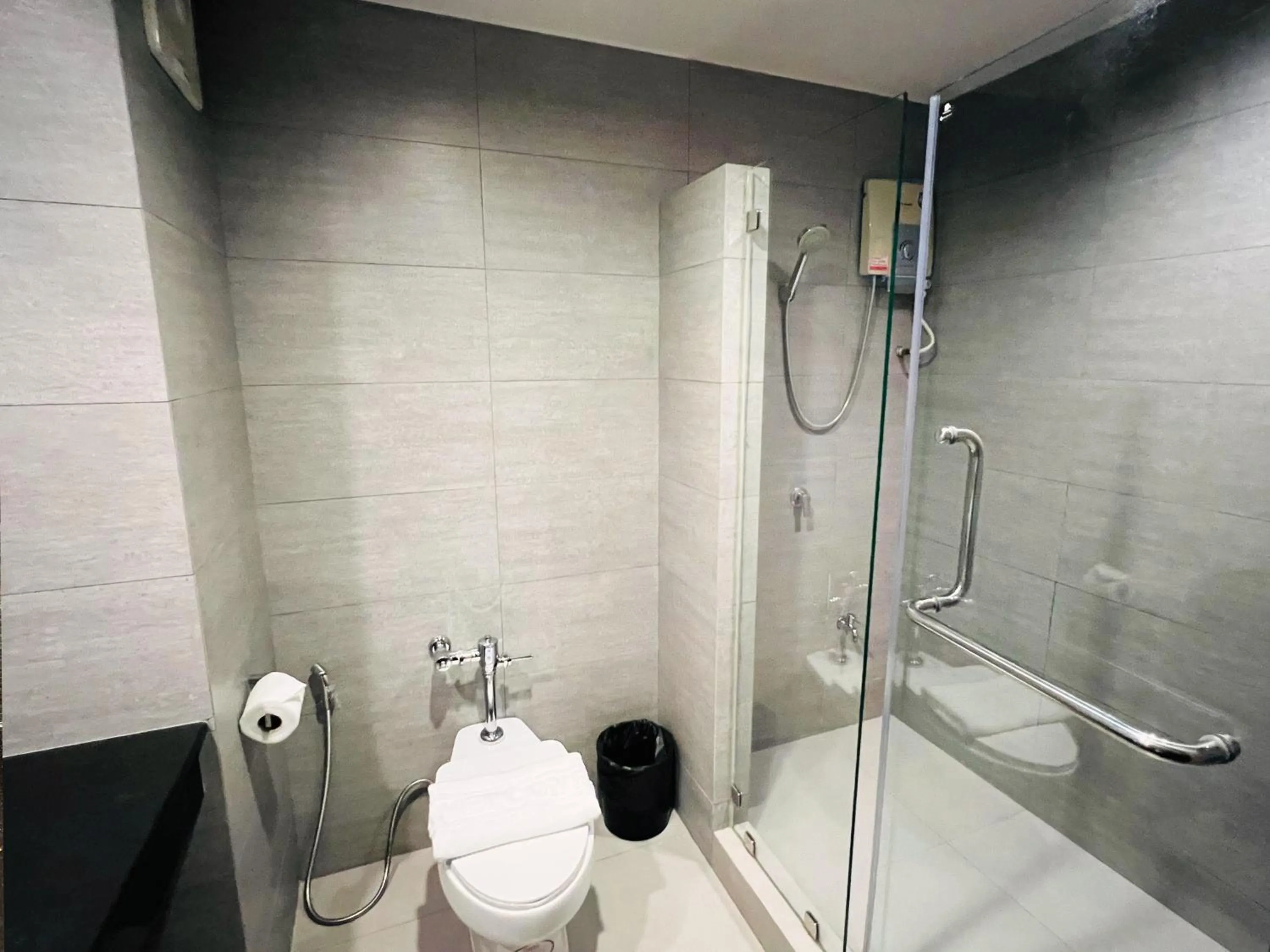 Bathroom in 14 Place