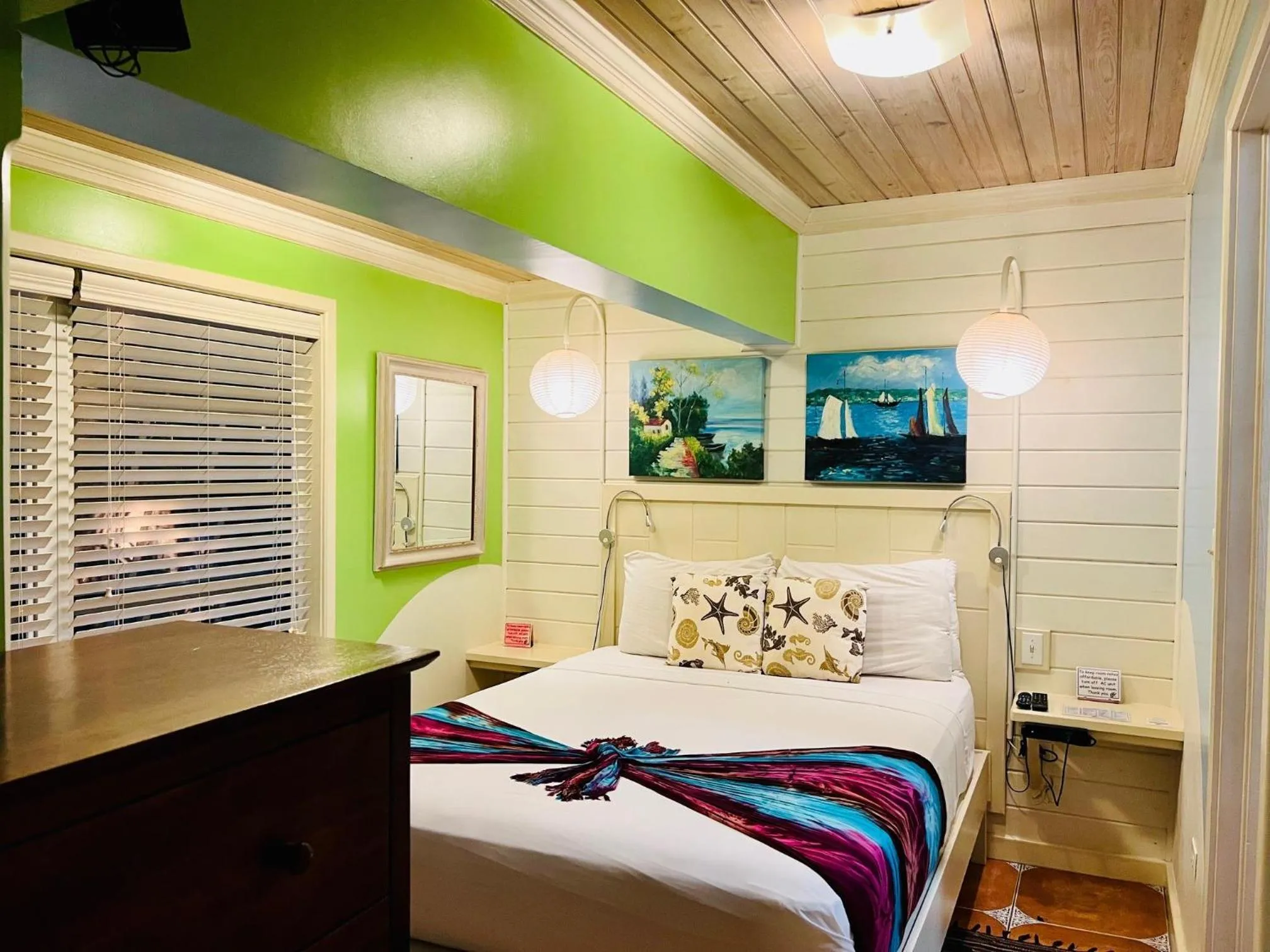 Bedroom, Bed in Villa Allamanda Eleuthera