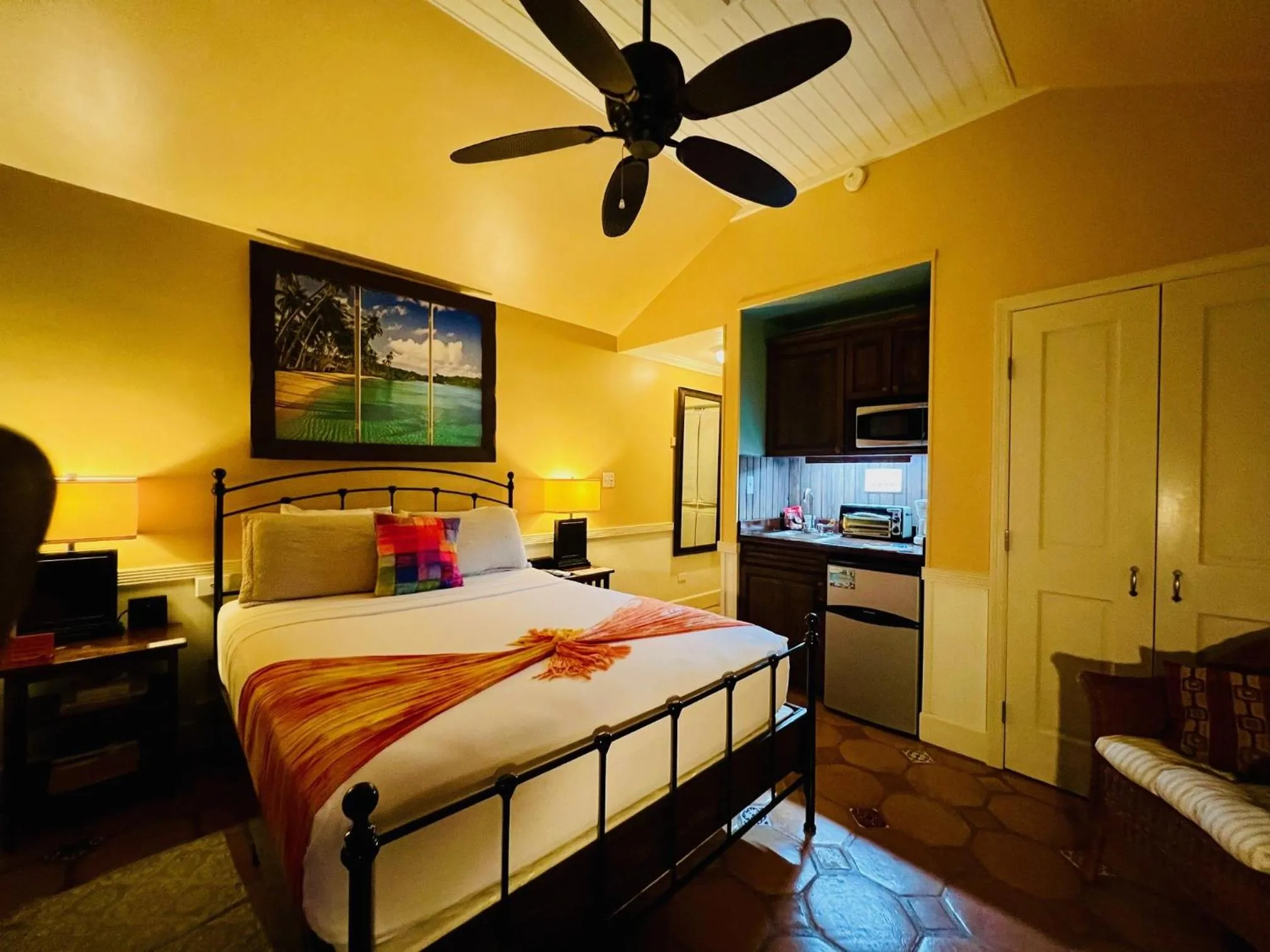 Kitchen or kitchenette, Bed in Villa Allamanda Eleuthera