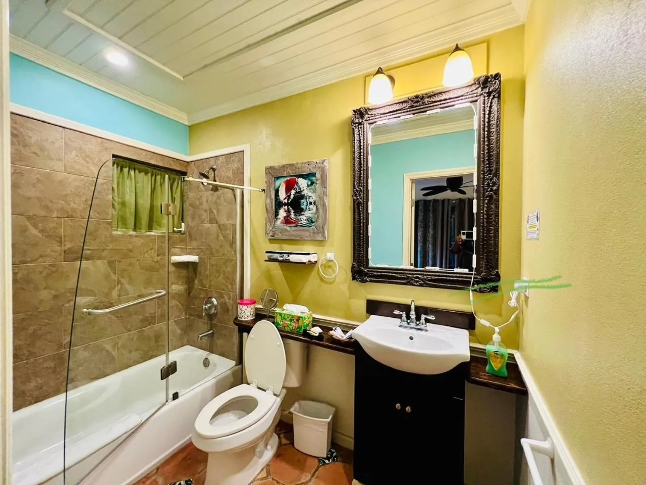 Bathroom in Villa Allamanda Eleuthera