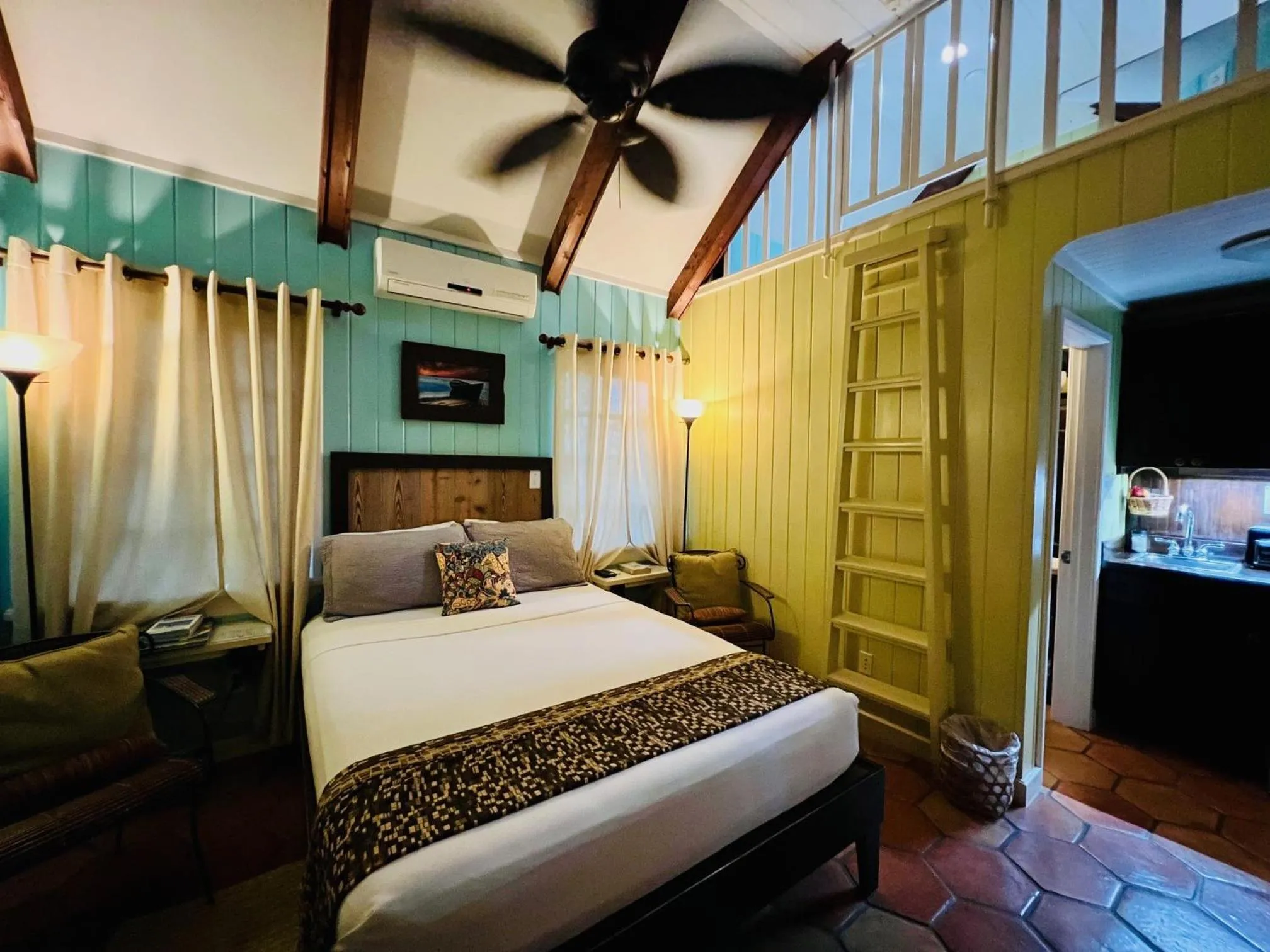 Bedroom, Bed in Villa Allamanda Eleuthera