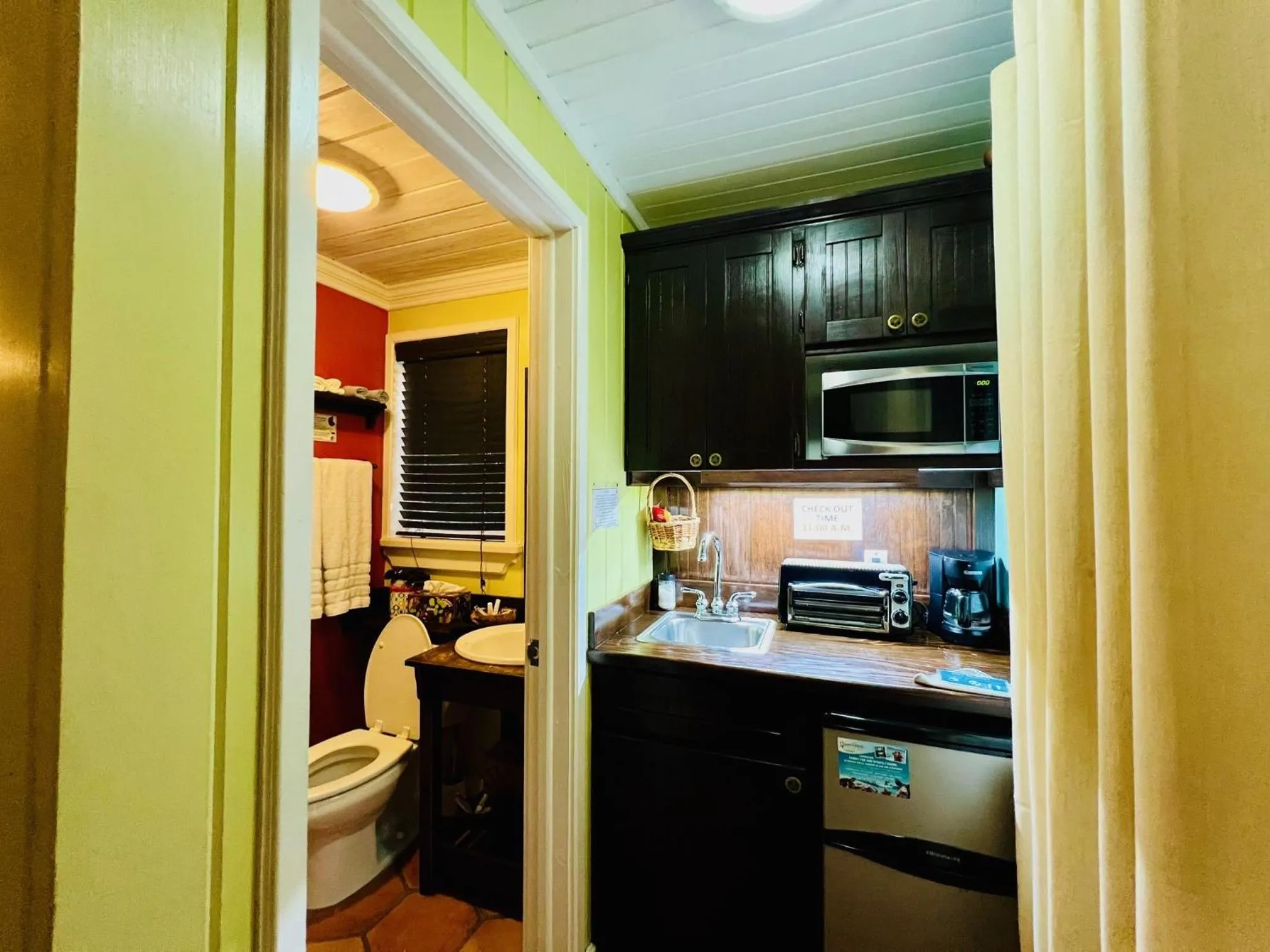 Kitchen or kitchenette in Villa Allamanda Eleuthera