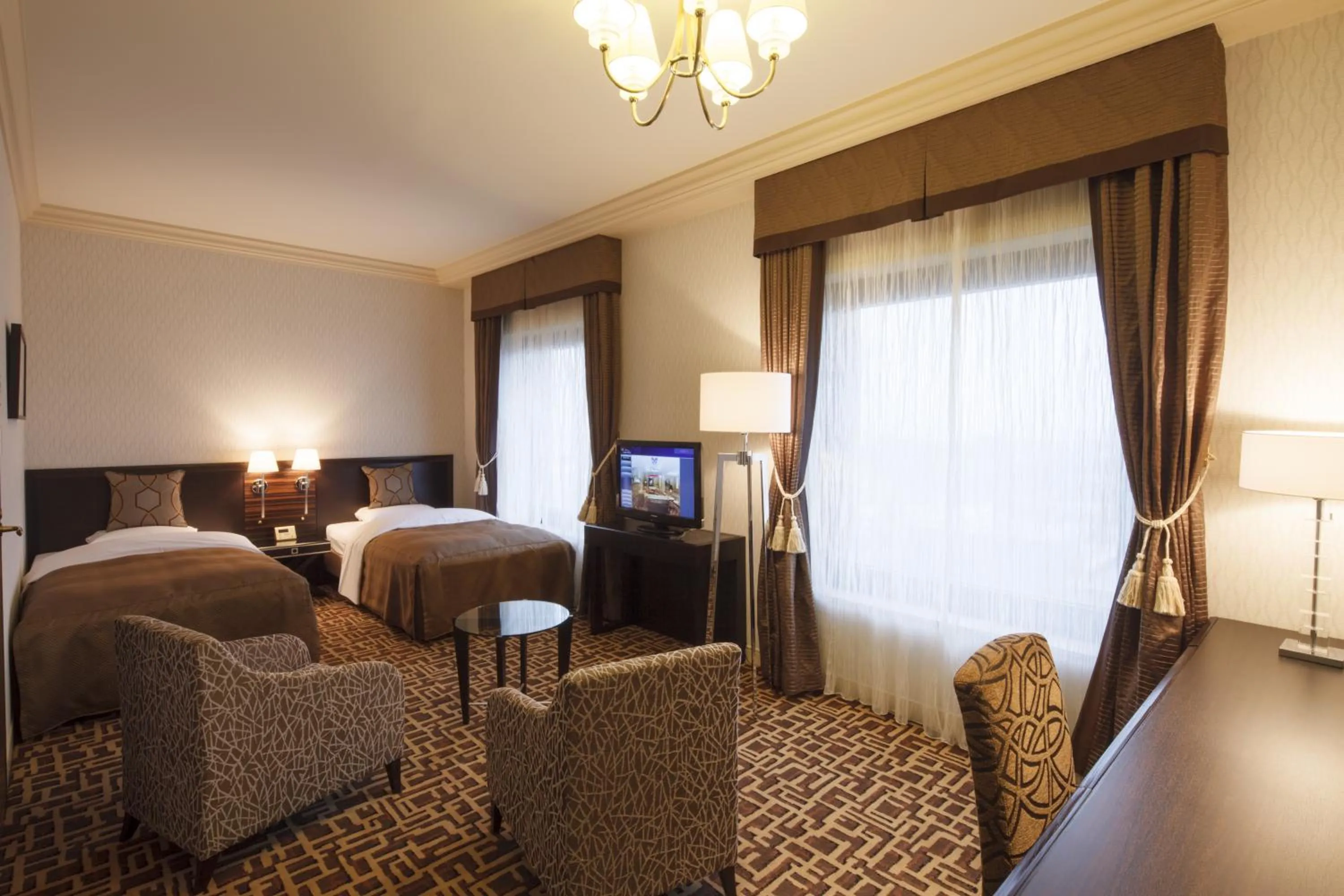 Photo of the whole room, Bed in Okura Chiba Hotel