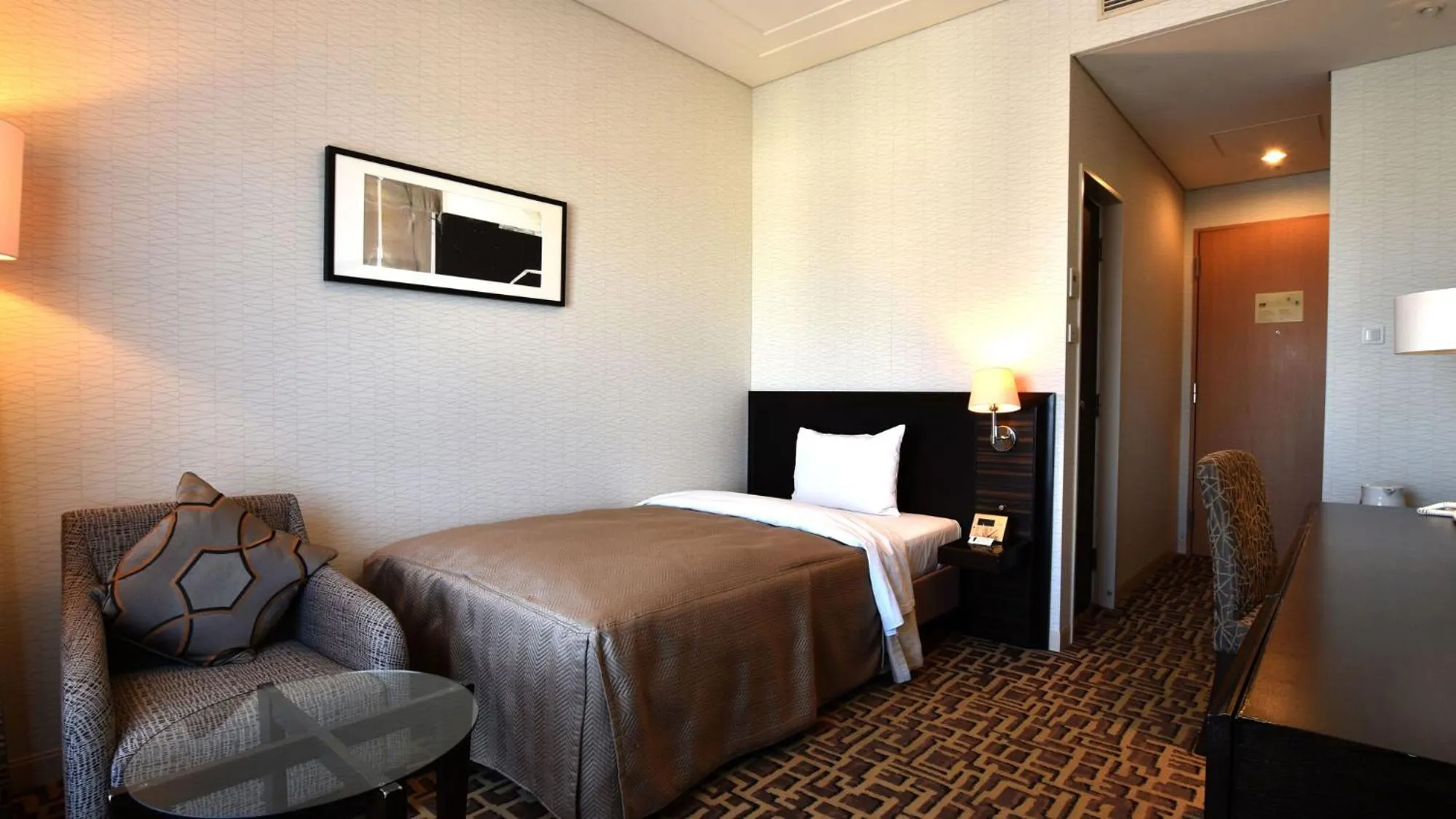 Bed in Okura Chiba Hotel