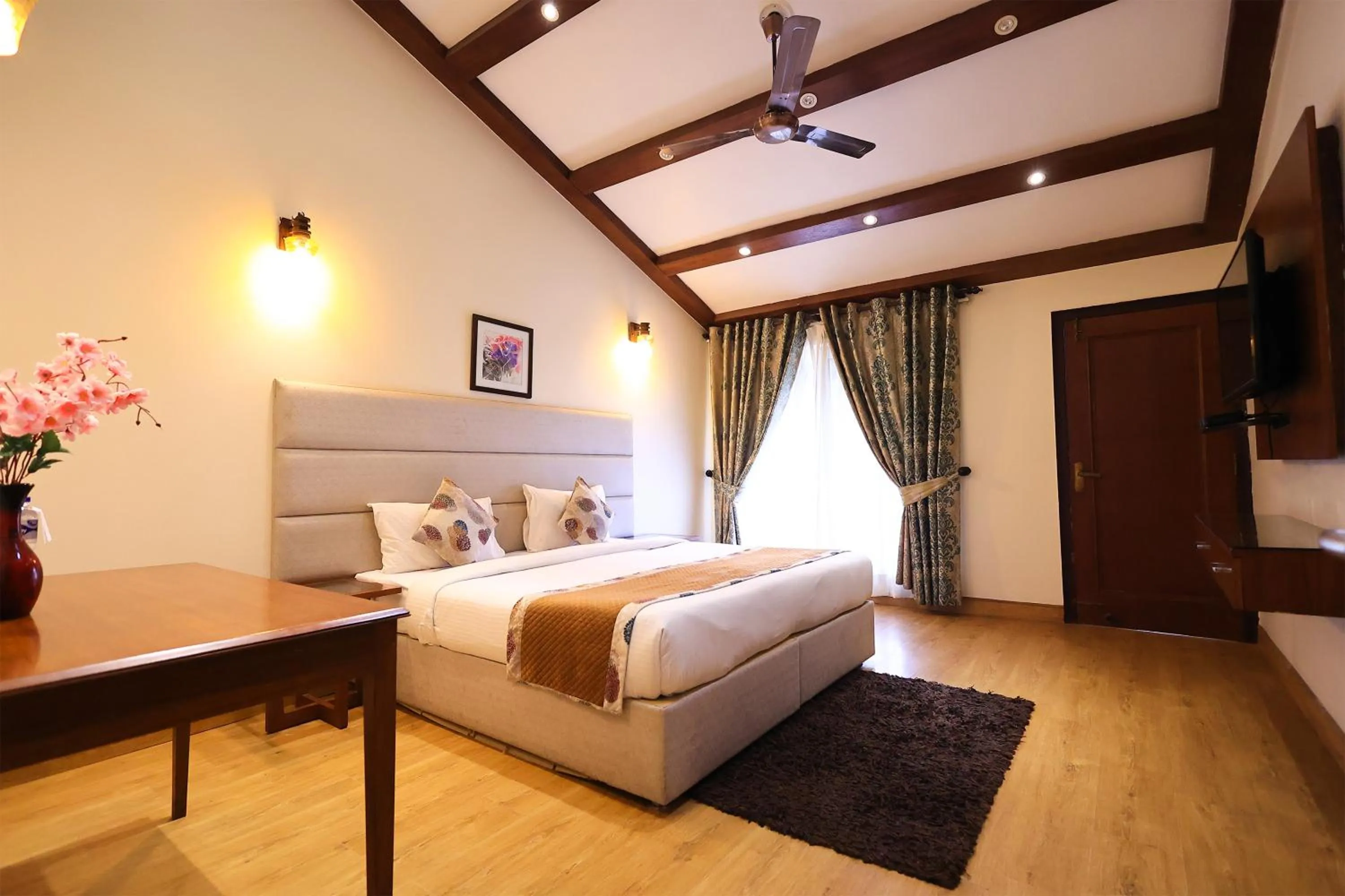 Bed in Foxoso Misty Oaks - Hotel & Resort