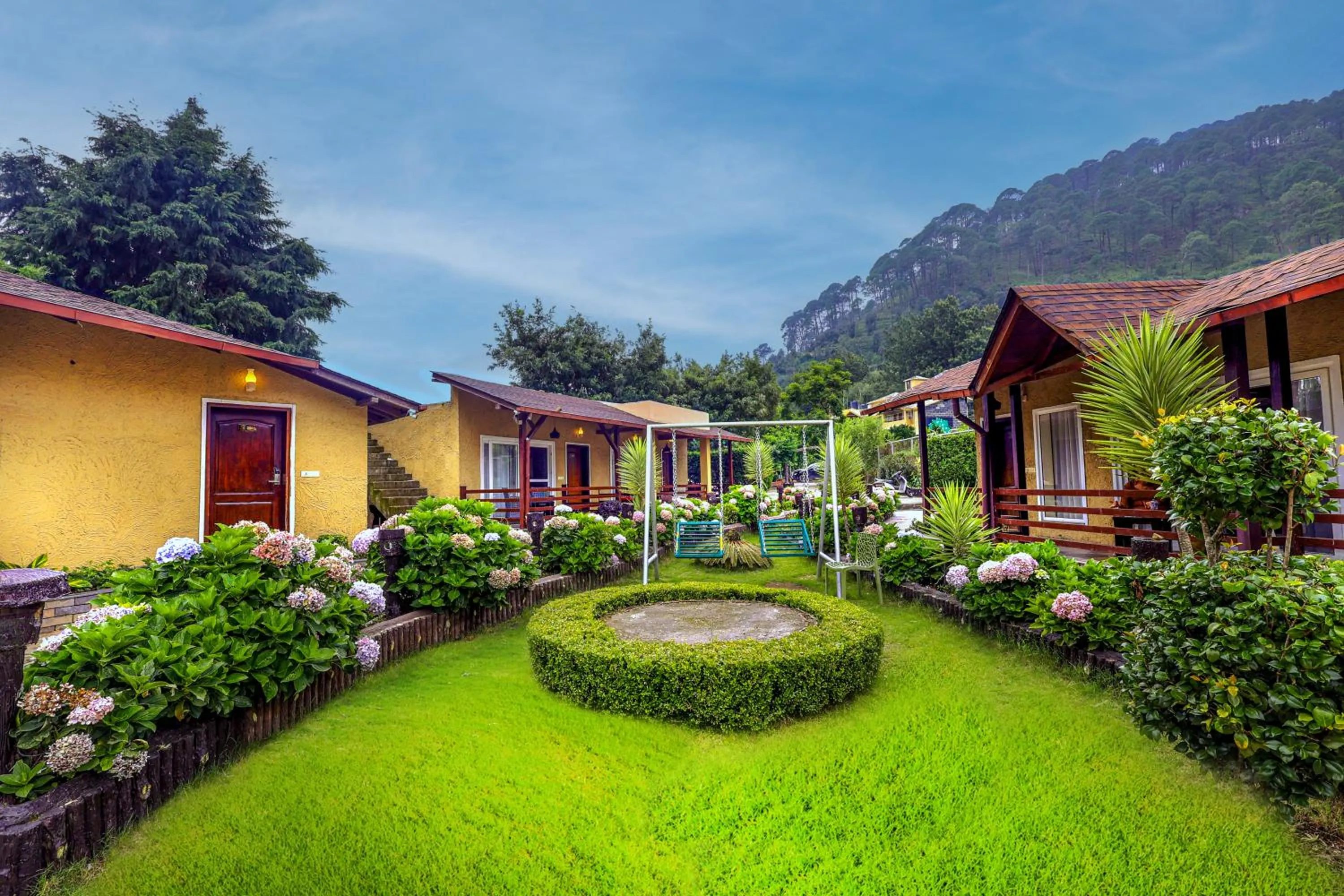 Property building in Foxoso Misty Oaks - Hotel & Resort