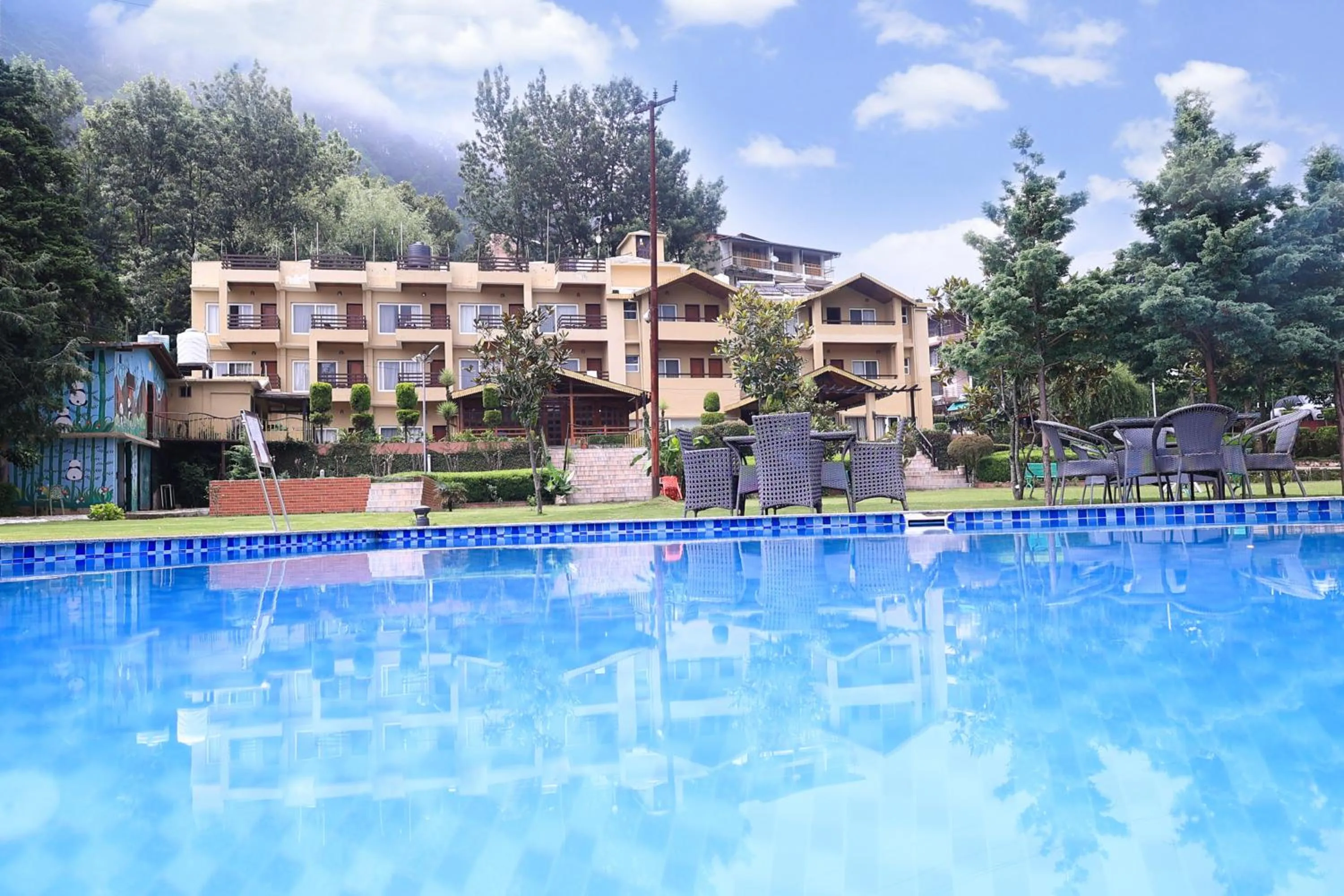 Property building in Foxoso Misty Oaks - Hotel & Resort