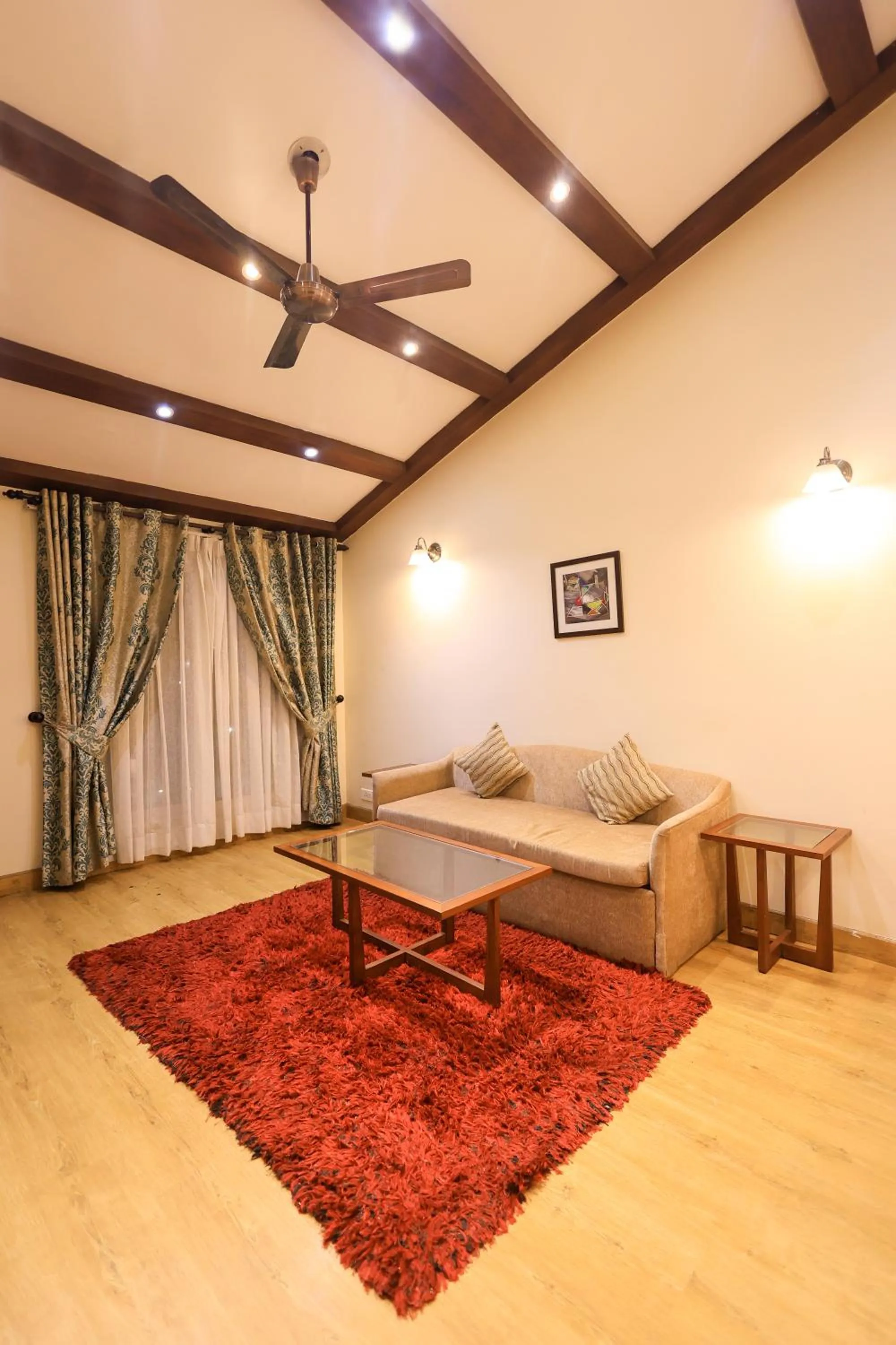 Photo of the whole room in Foxoso Misty Oaks - Hotel & Resort