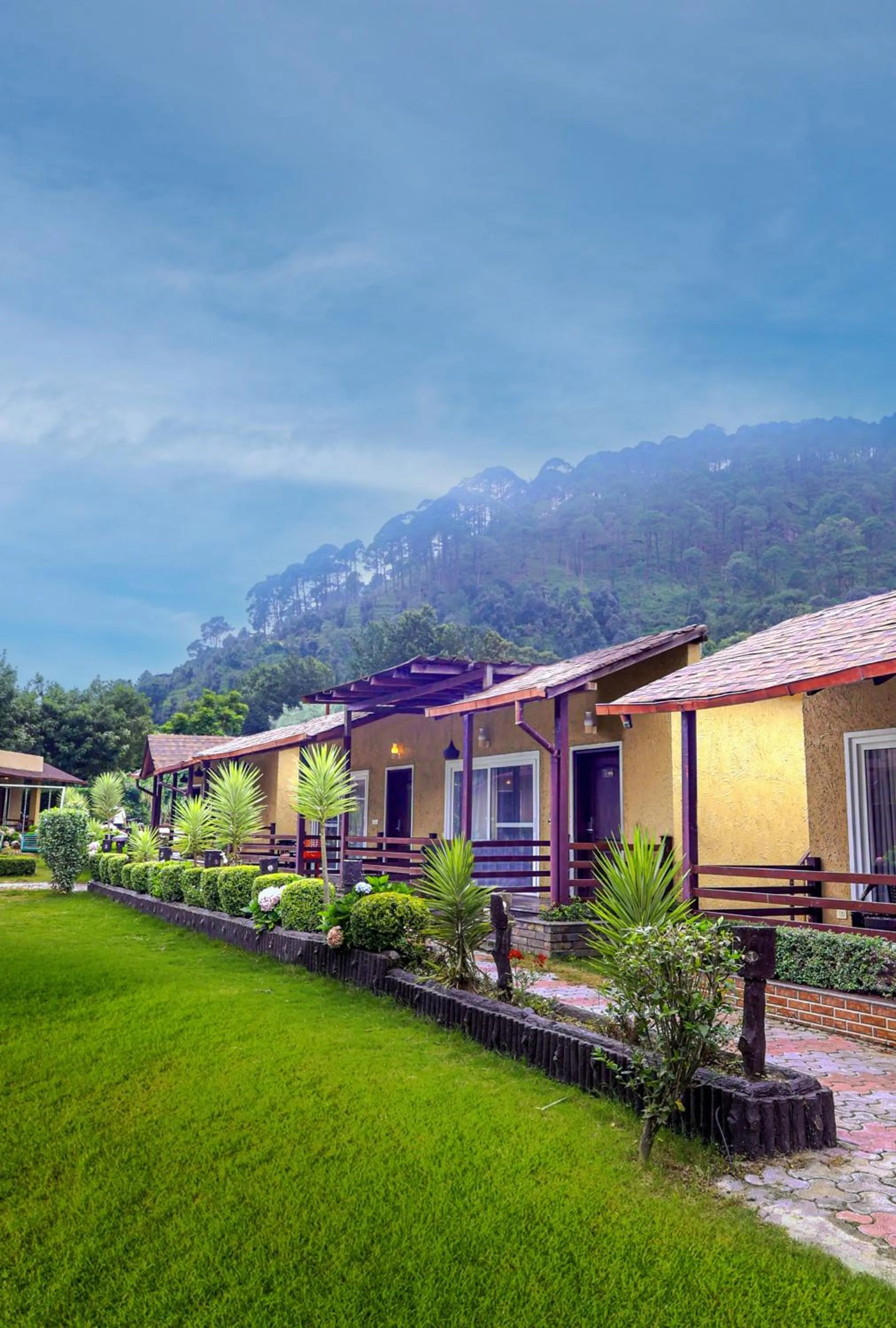 Property building in Foxoso Misty Oaks - Hotel & Resort