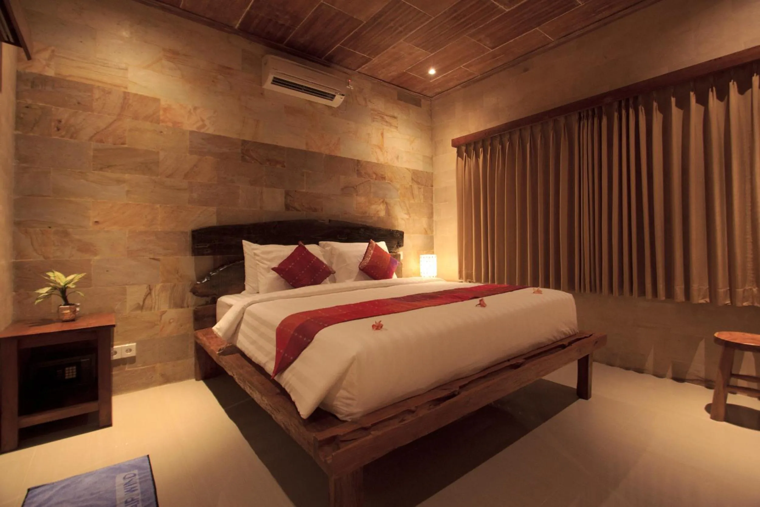 Night, Bed in Pondok Prapen Guest House