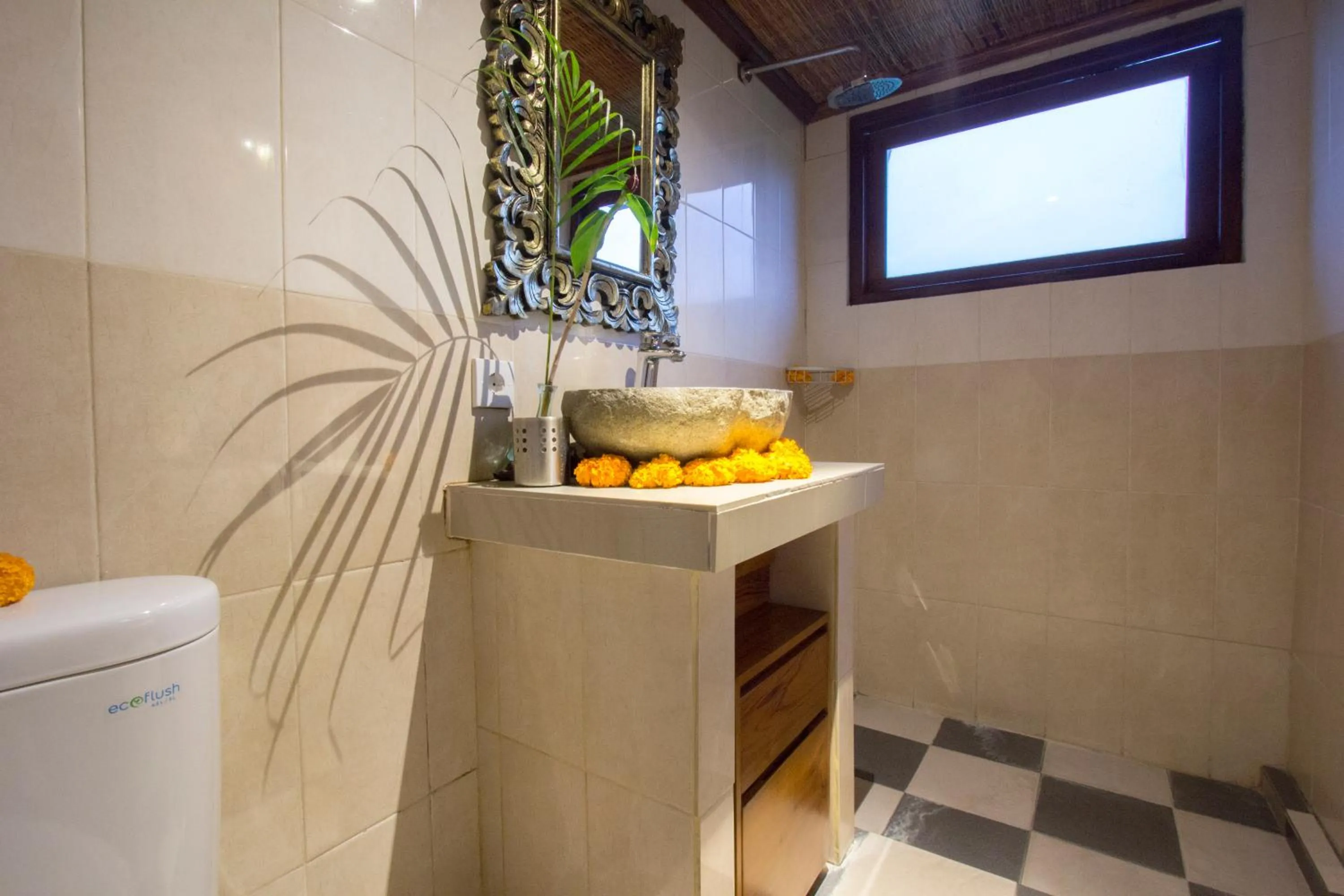 Bathroom in Pondok Prapen Guest House