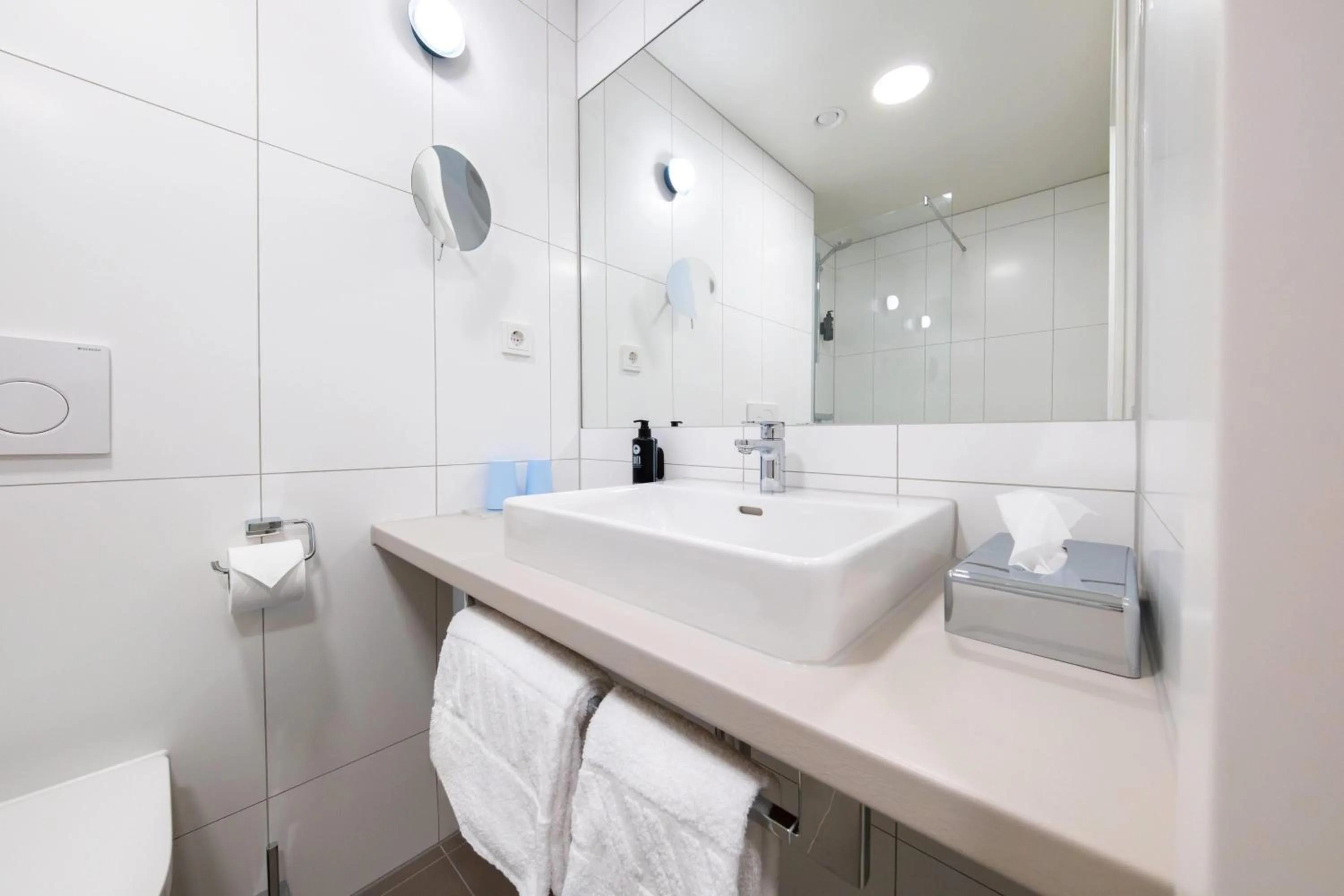 Bathroom in Vienna House Easy by Wyndham Vienna Airport