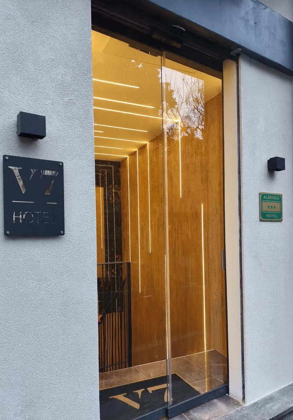 Facade/entrance in Hotel V7
