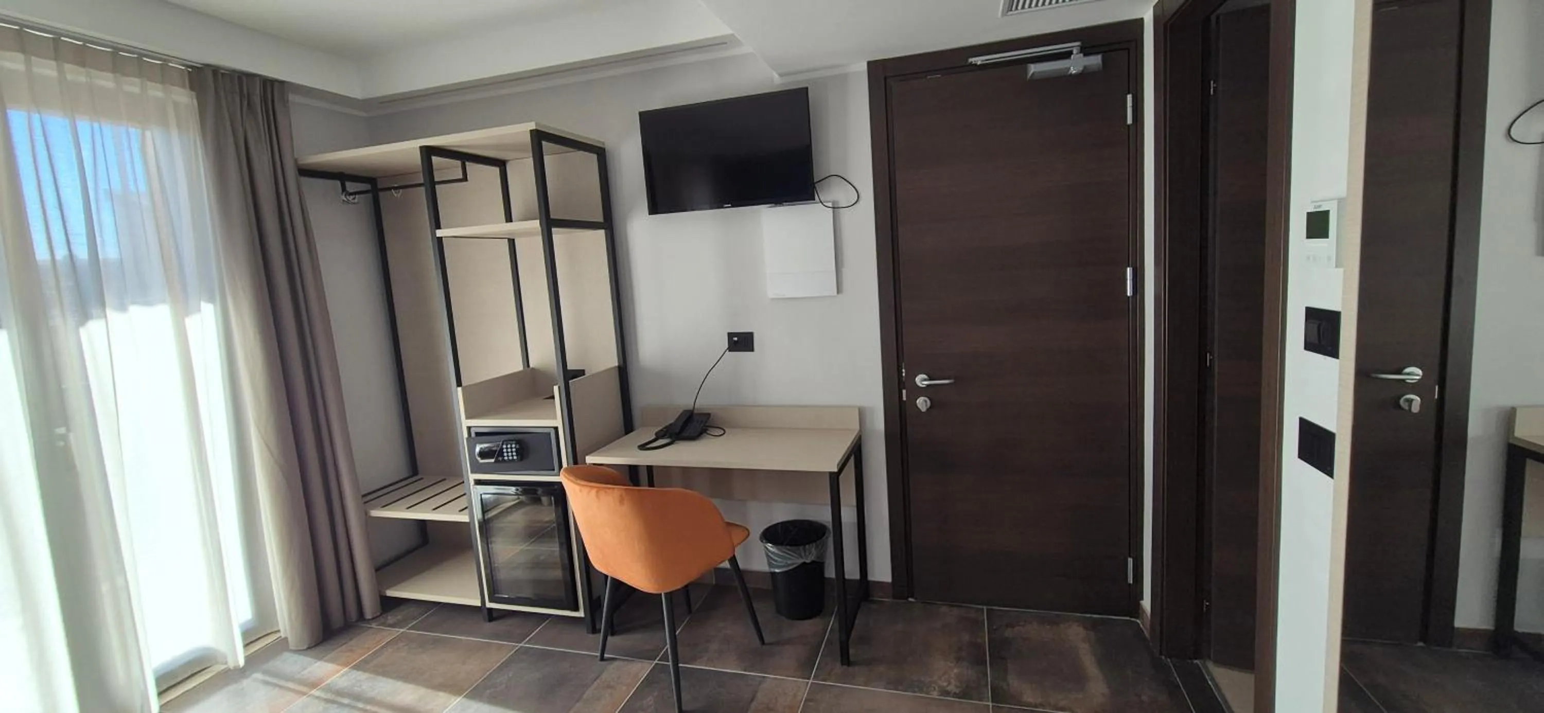 wardrobe in Hotel V7