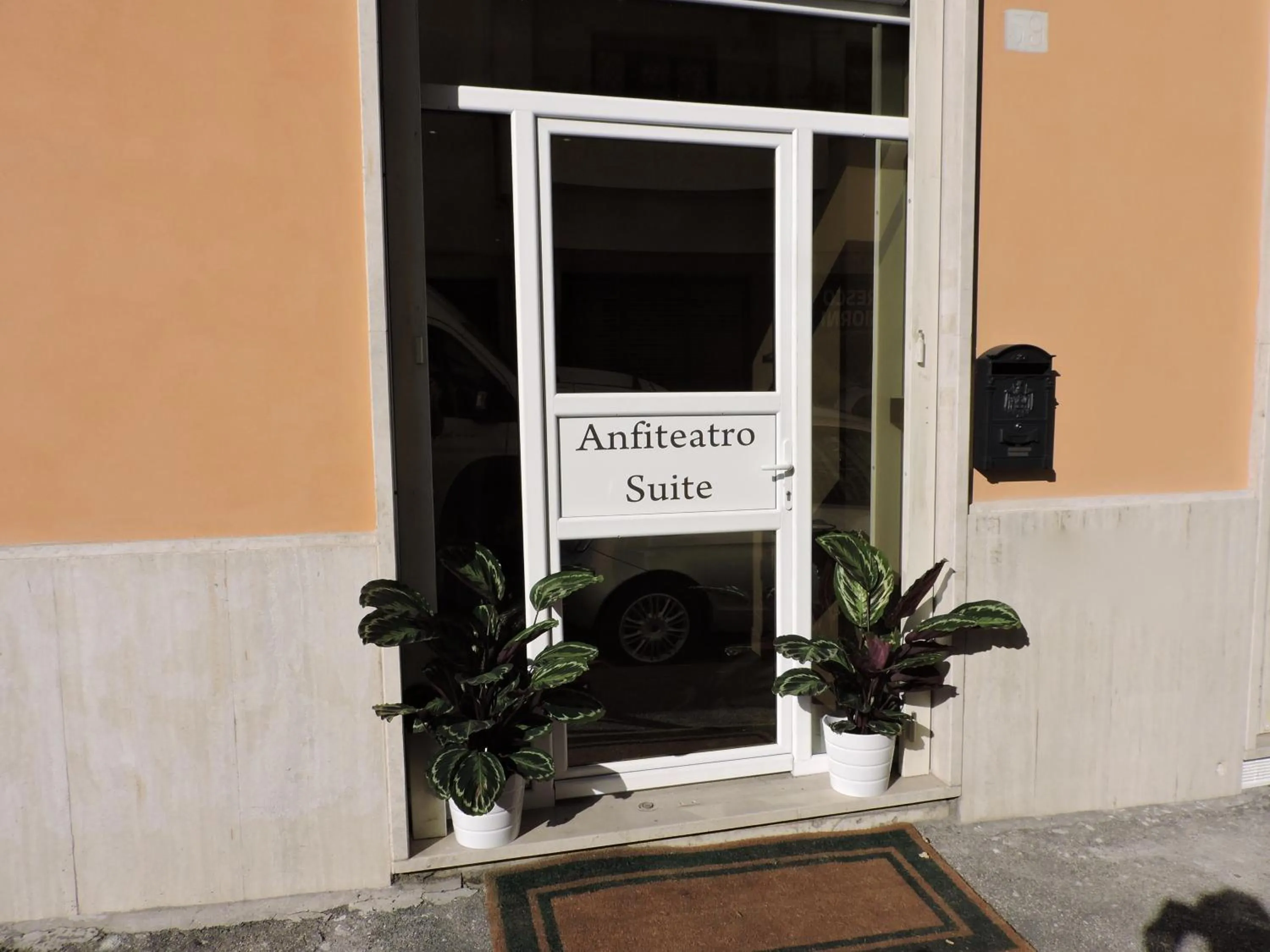 Facade/entrance in Anfiteatro Suite