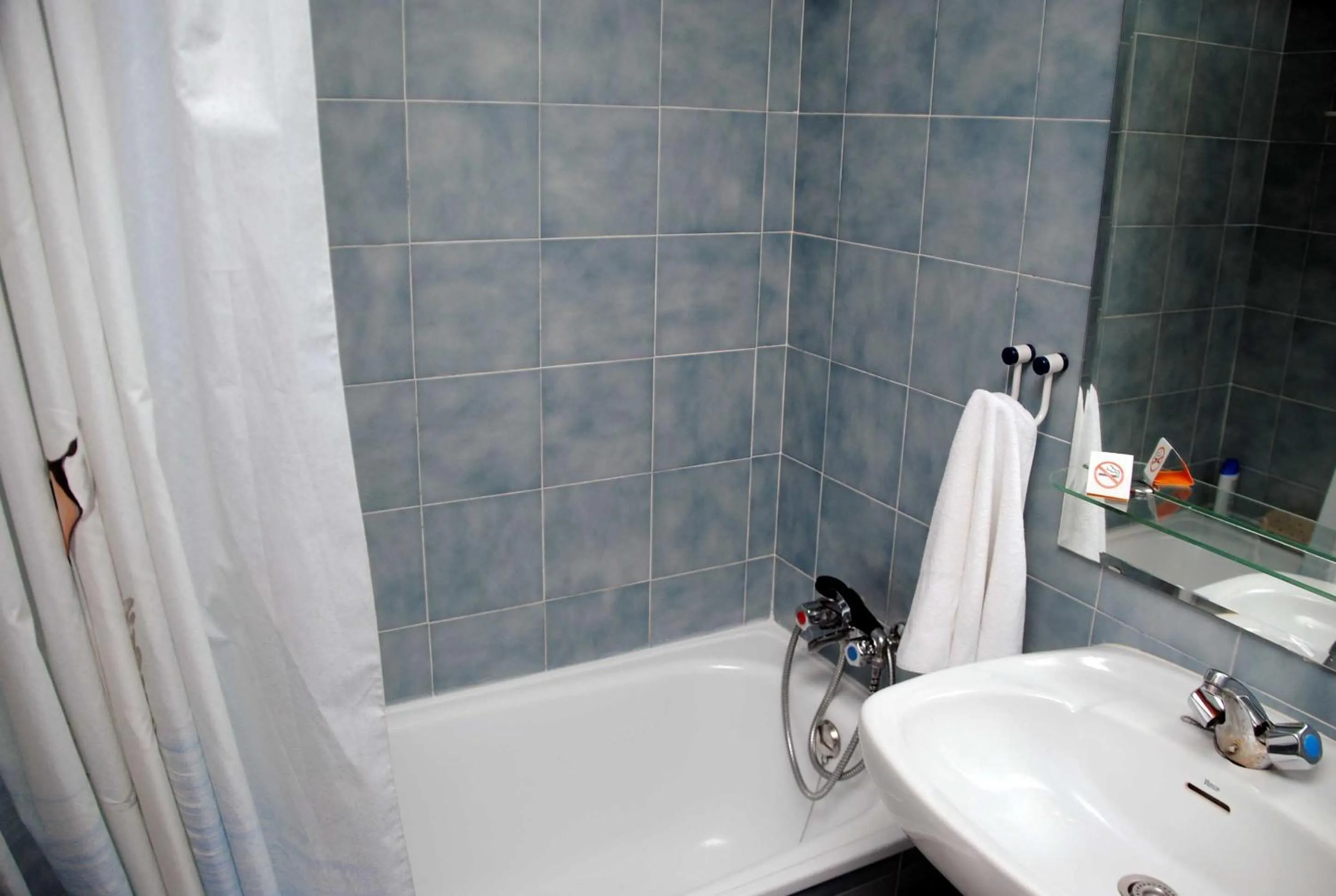 Bathroom in Valencia Centro WiFi