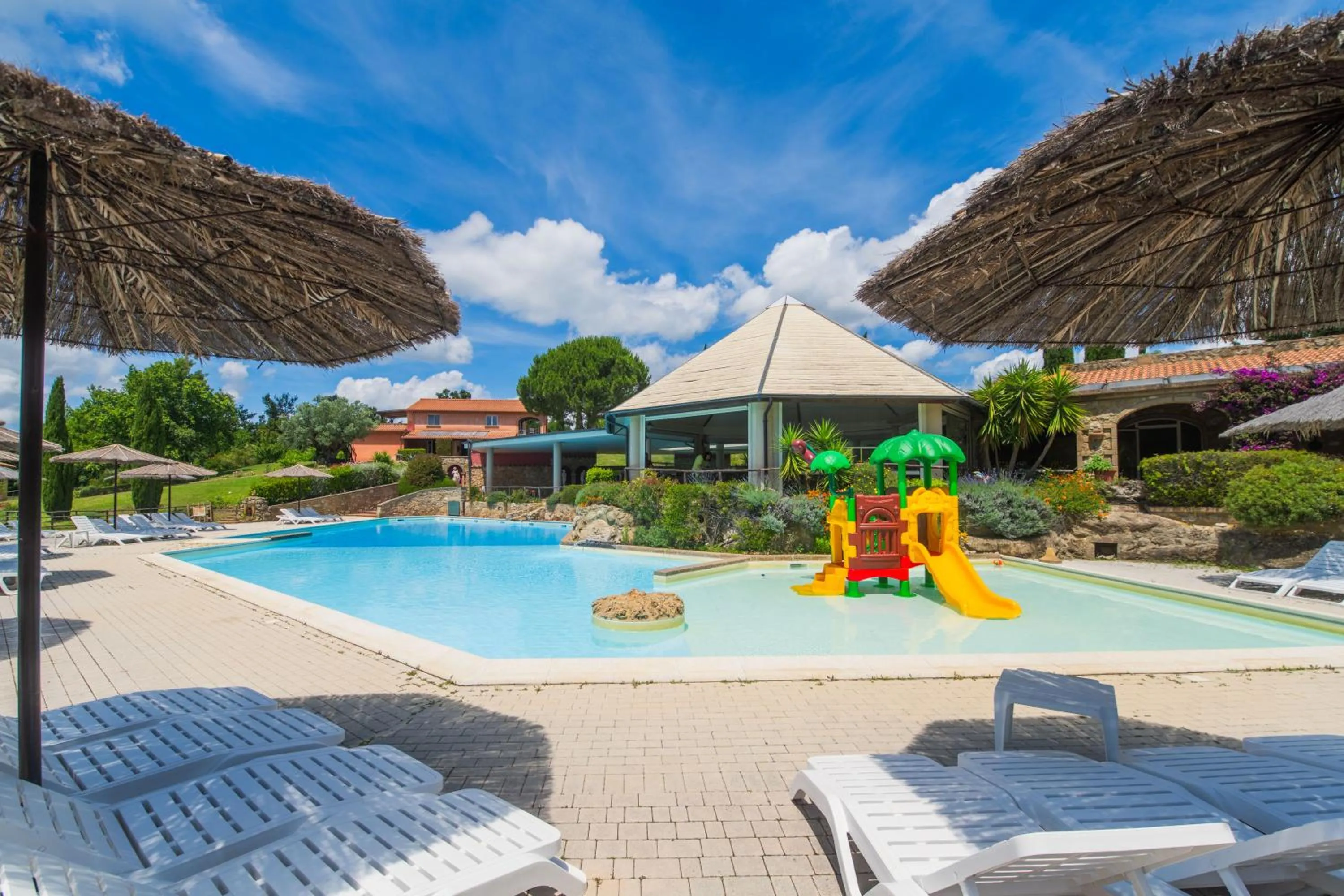 Swimming pool in Borgo Felciaione