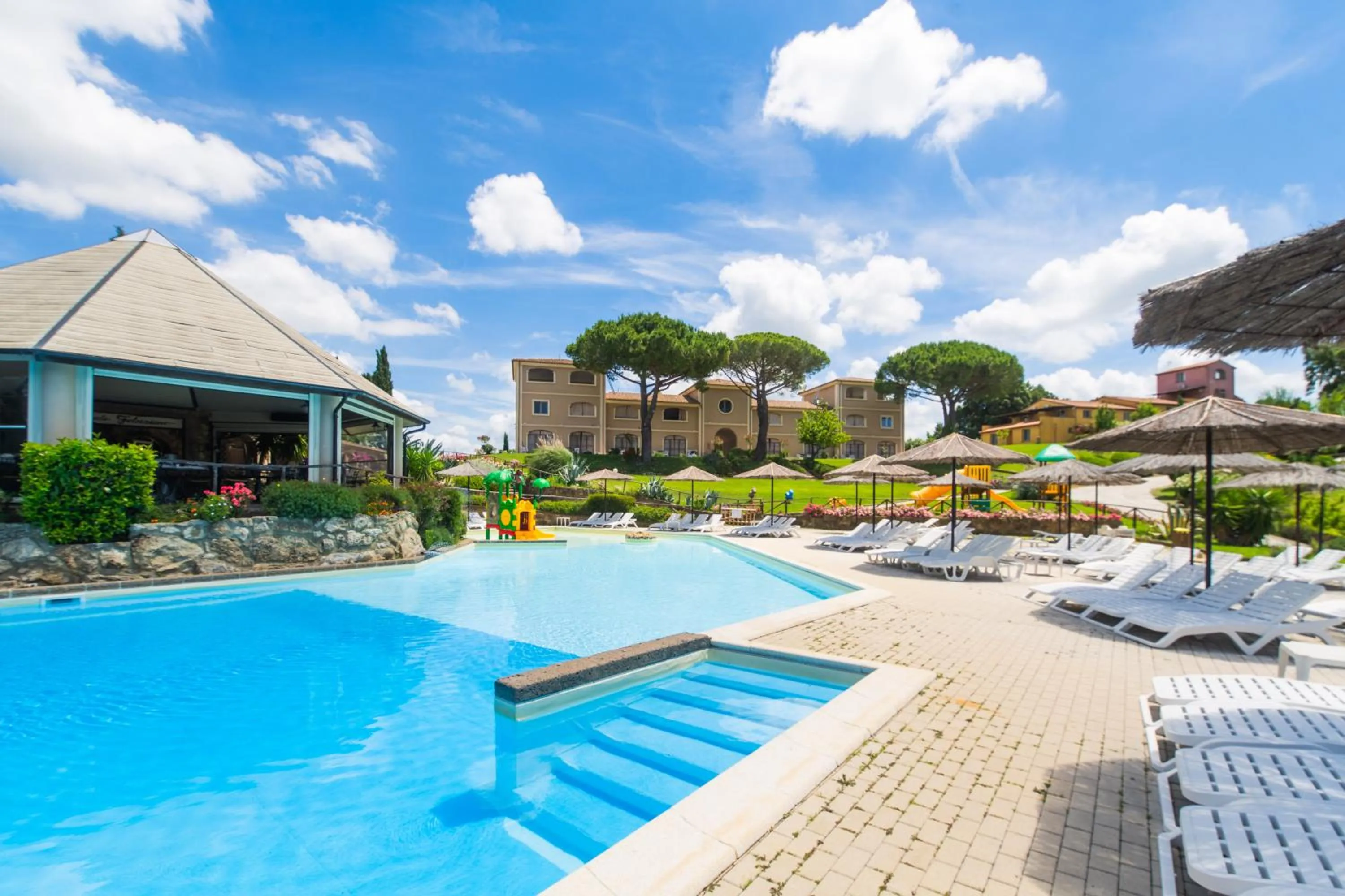 Swimming pool in Borgo Felciaione