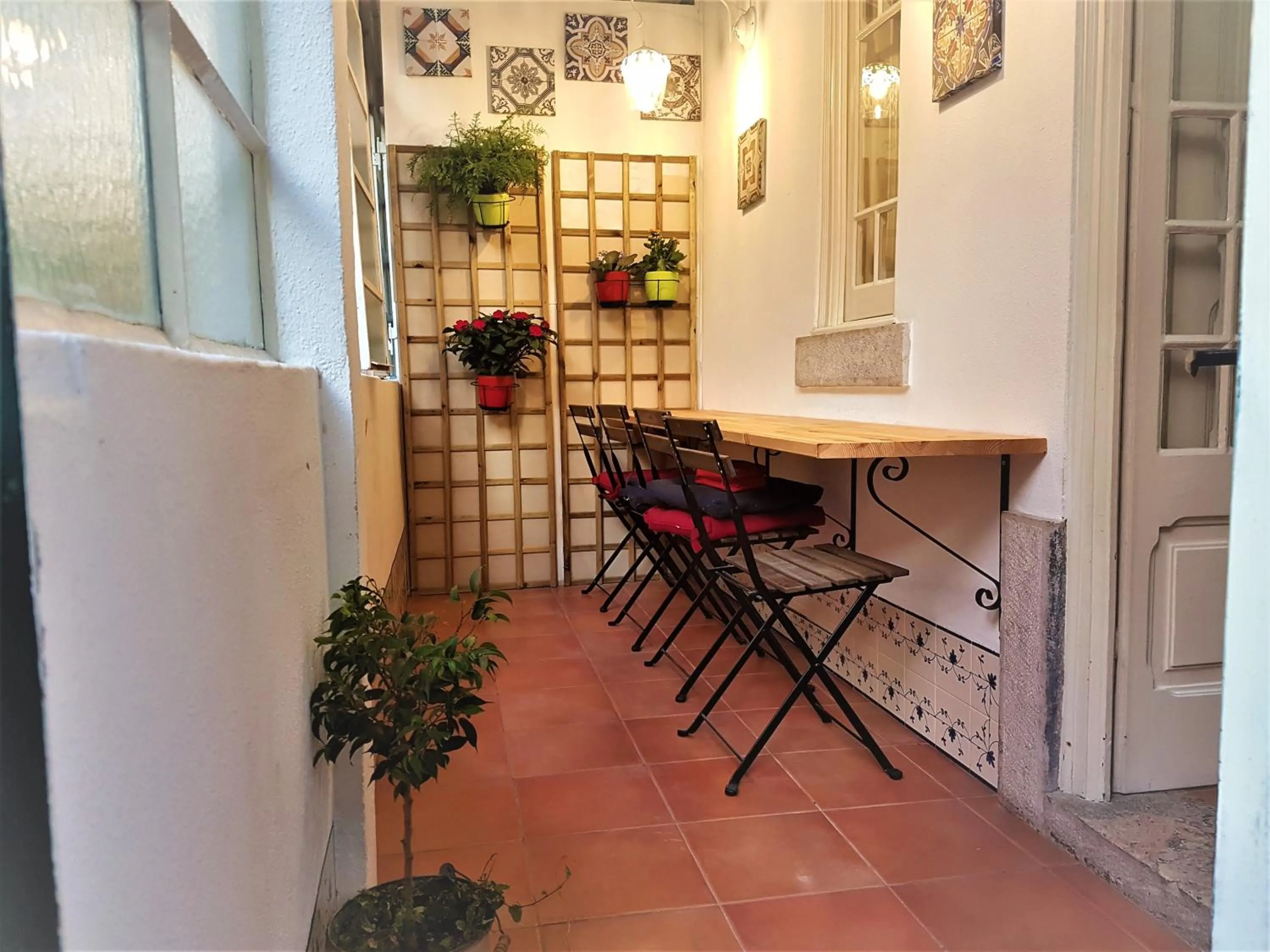 Balcony/Terrace in Estrela Charming Rooms by HOST-POINT