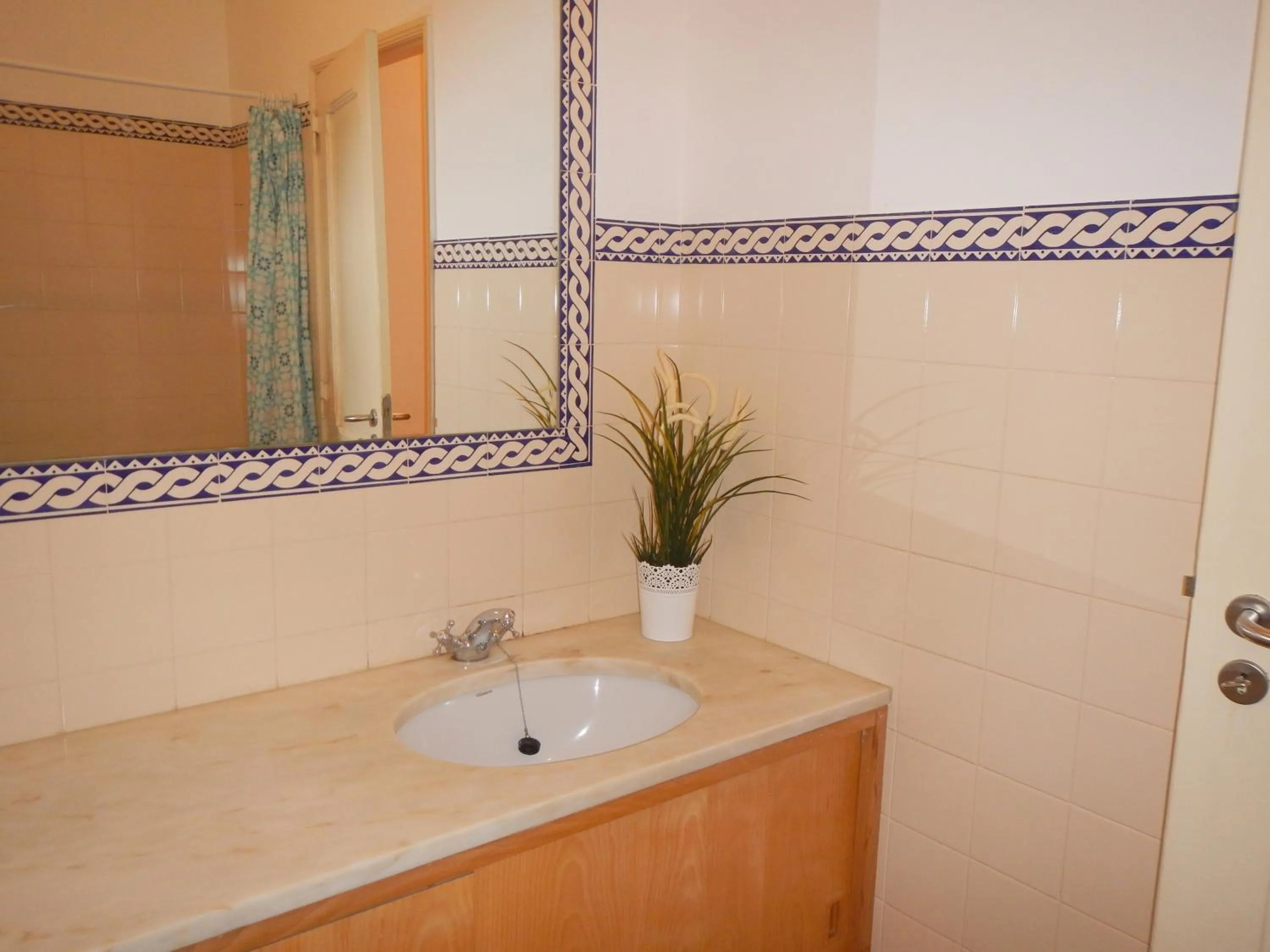 Bathroom in Estrela Charming Rooms by HOST-POINT