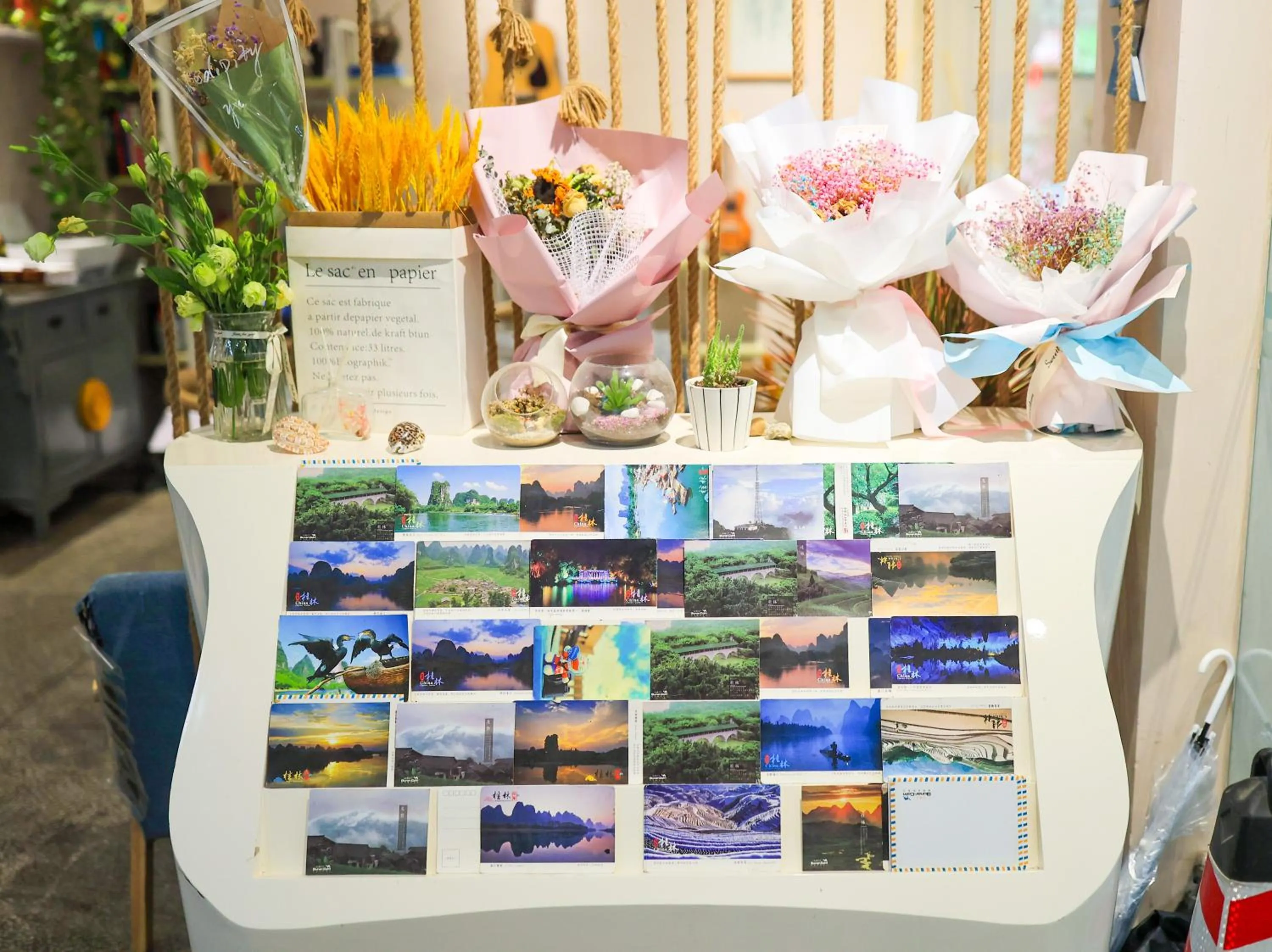 On-site shops in Murphy Youth Hostel Guilin桂林北站莫非青年旅舍