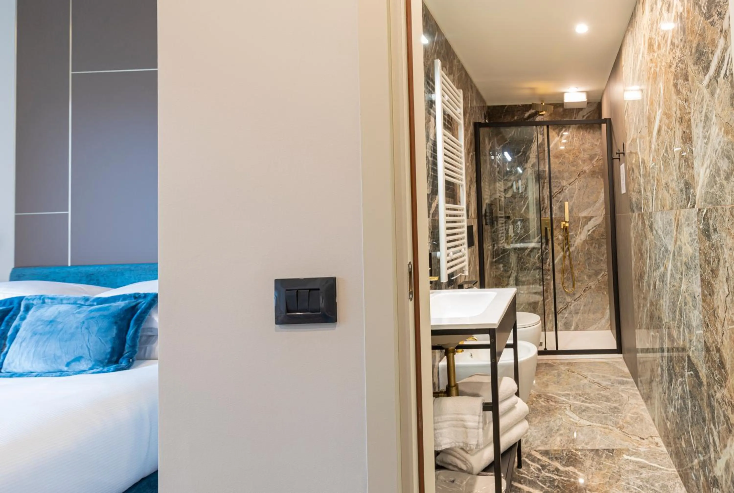 Shower, Bed in AH - Collezione Brera