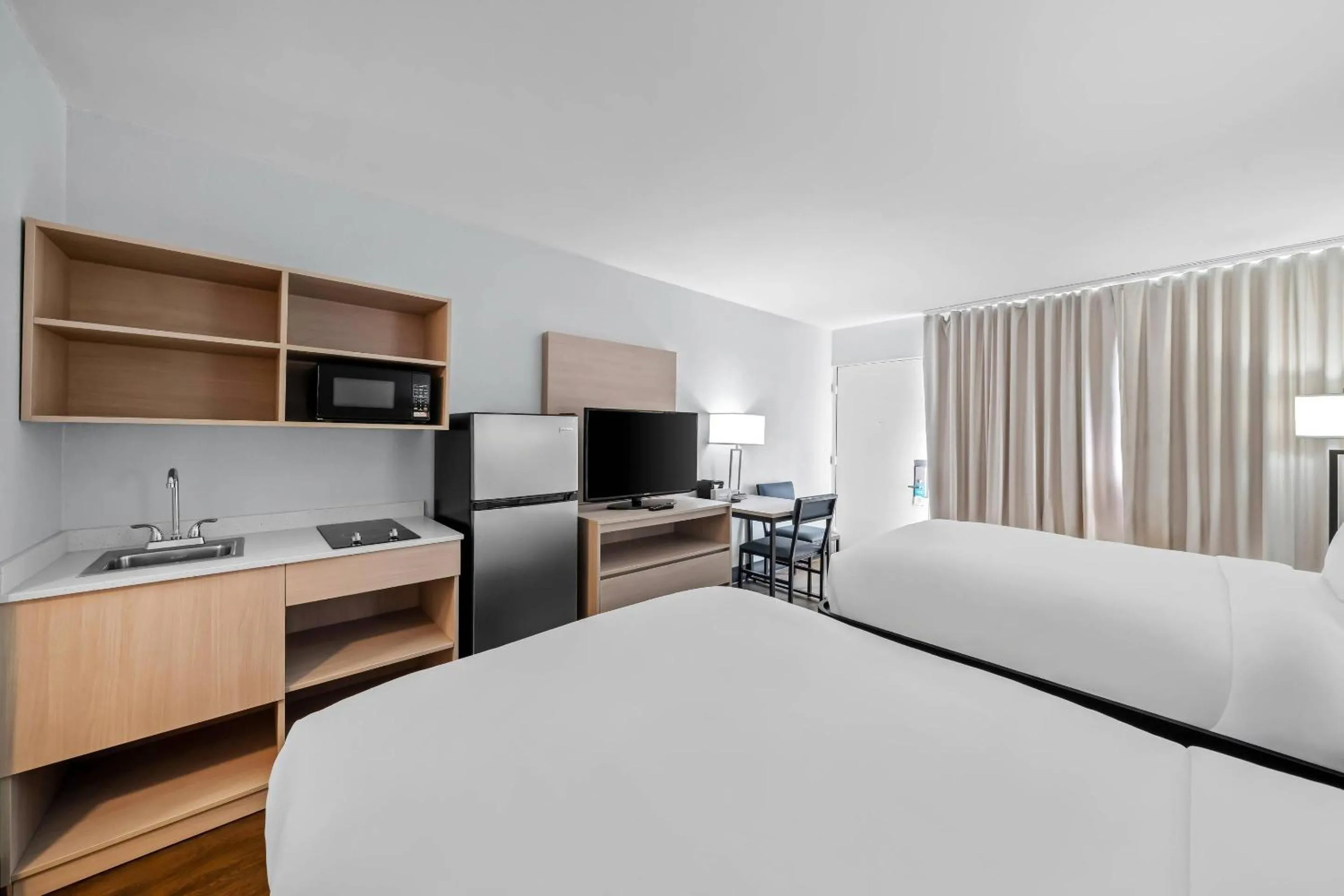 Bedroom, Bed in Suburban Studios Daytona Beach - Speedway