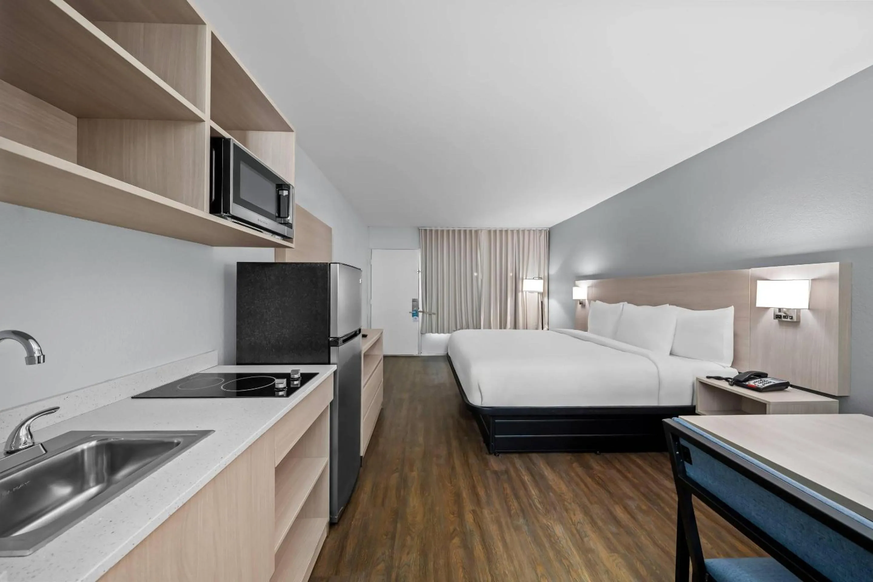 Bedroom, Bed in Suburban Studios Daytona Beach - Speedway