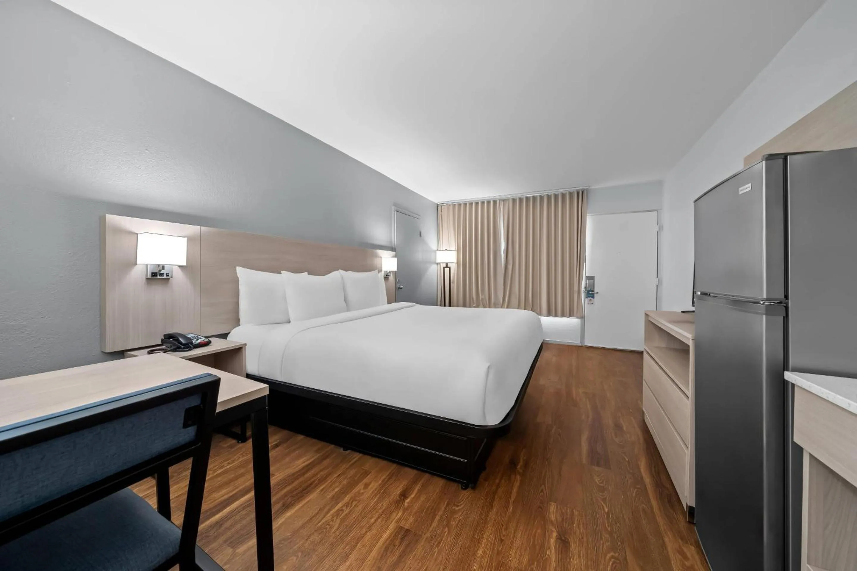 Bedroom, Bed in Suburban Studios Daytona Beach - Speedway