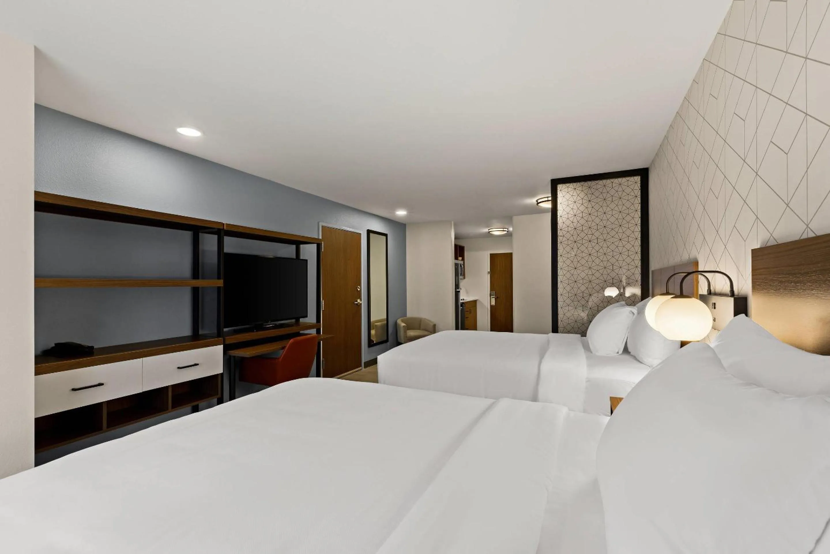 Bedroom, Bed in Everhome Suites Panama City Beach by Choice Hotels