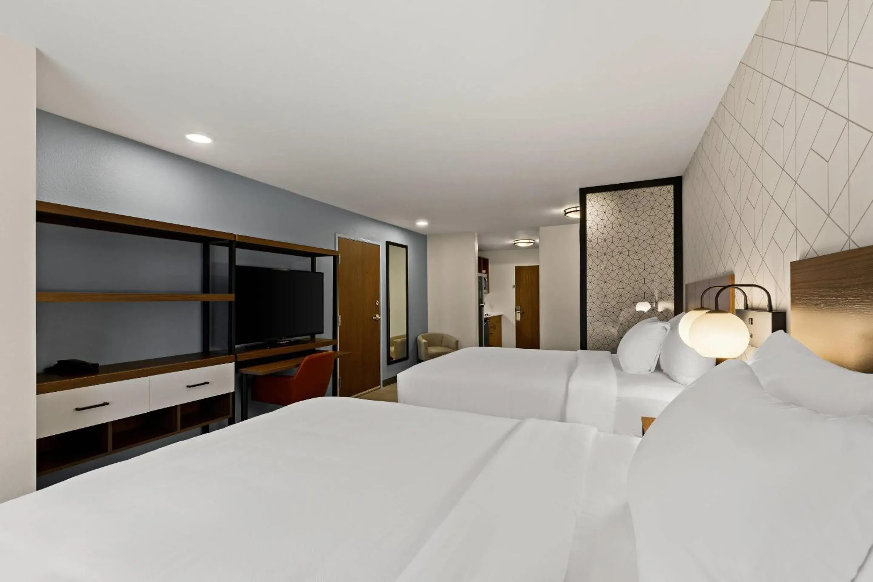 Quadruple Room with Two Queen Beds and Dishwasher - Non Smoking in Everhome Suites Panama City Beach by Choice Hotels Quadruple Room with Two Queen Beds and Dishwasher - Non Smoking in Everhome Suites Panama City Beach by Choice Hotels
