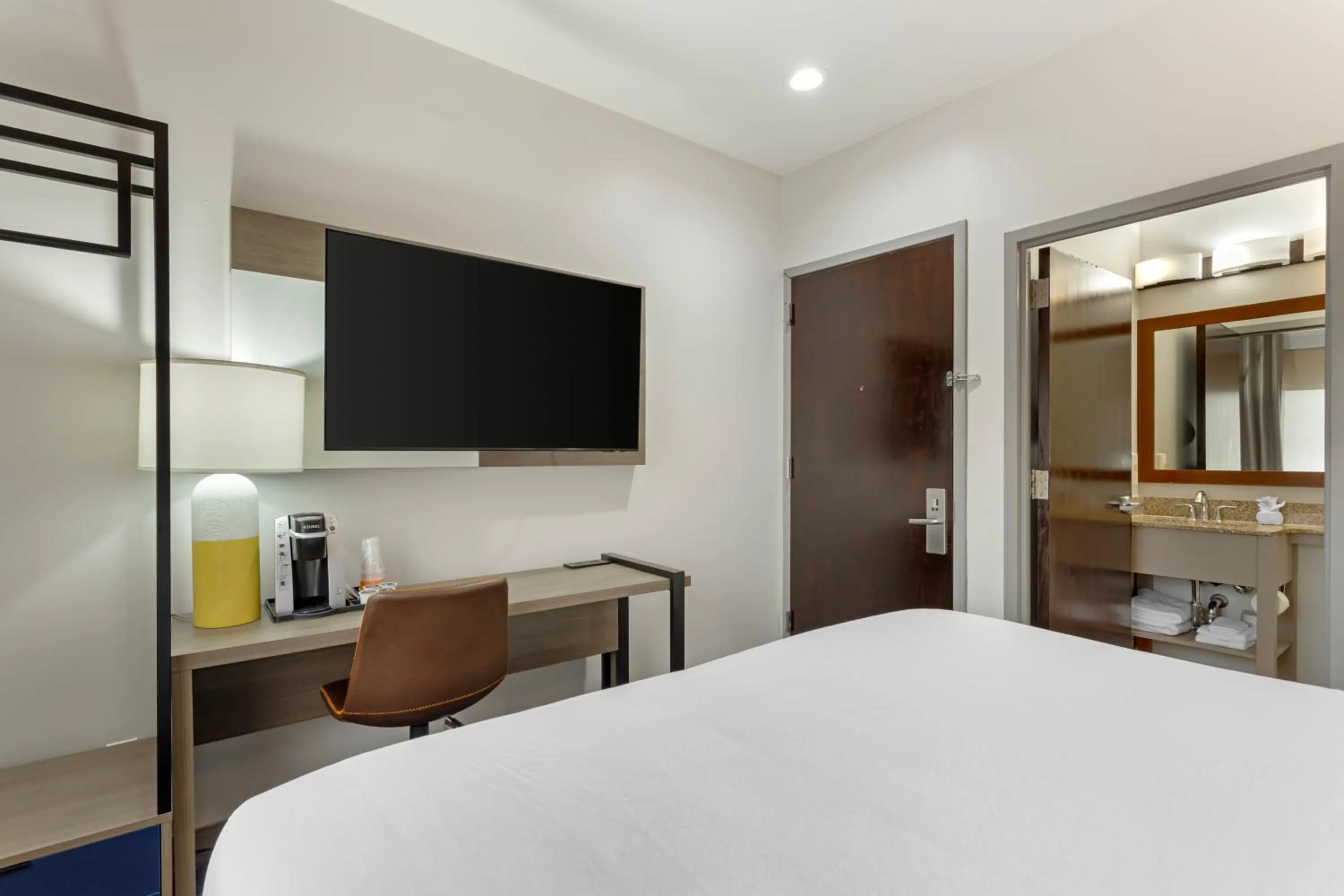 TV and multimedia, Bed in Comfort Inn