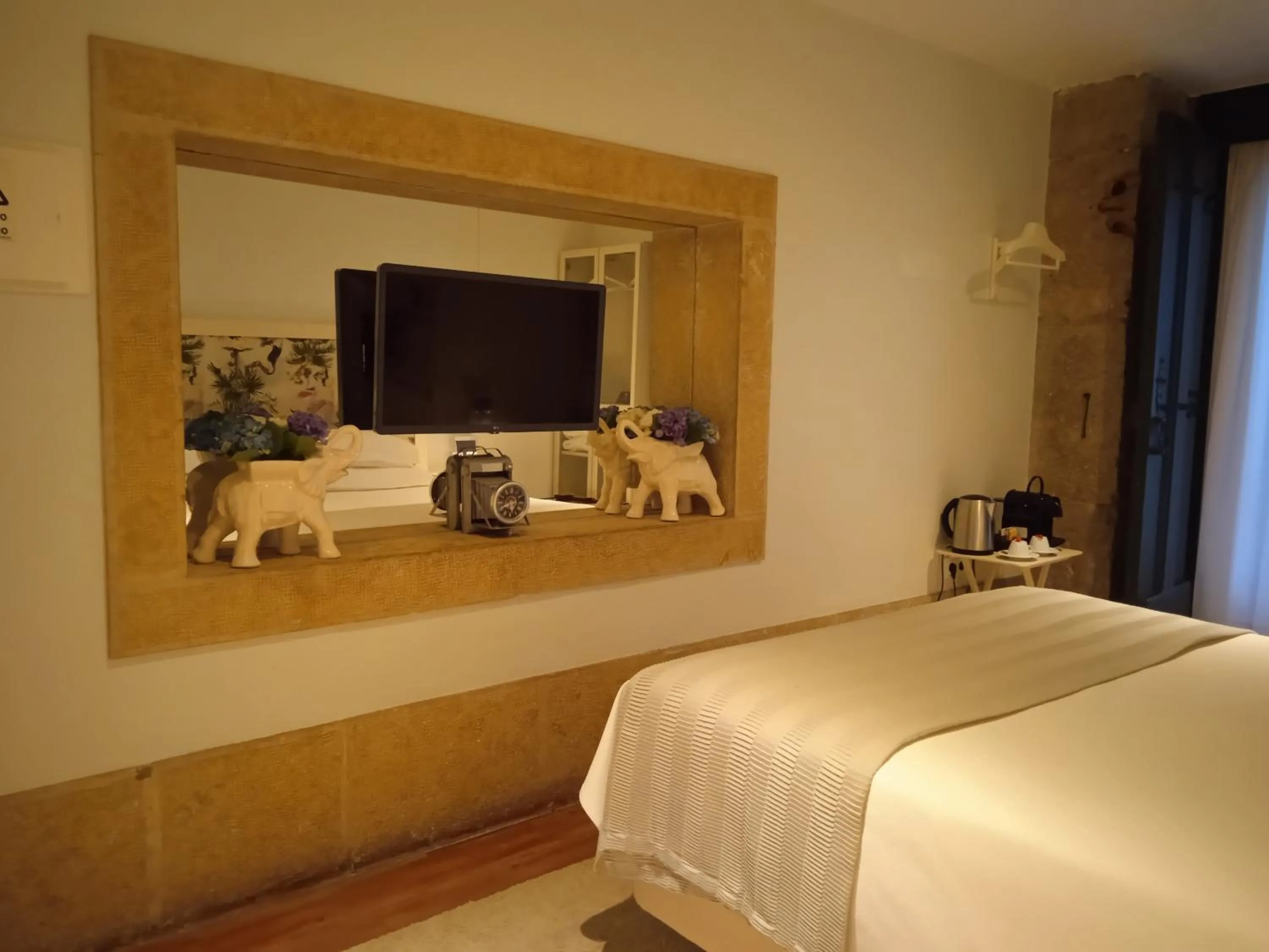 Bedroom, Bed in Alecrim ao Chiado