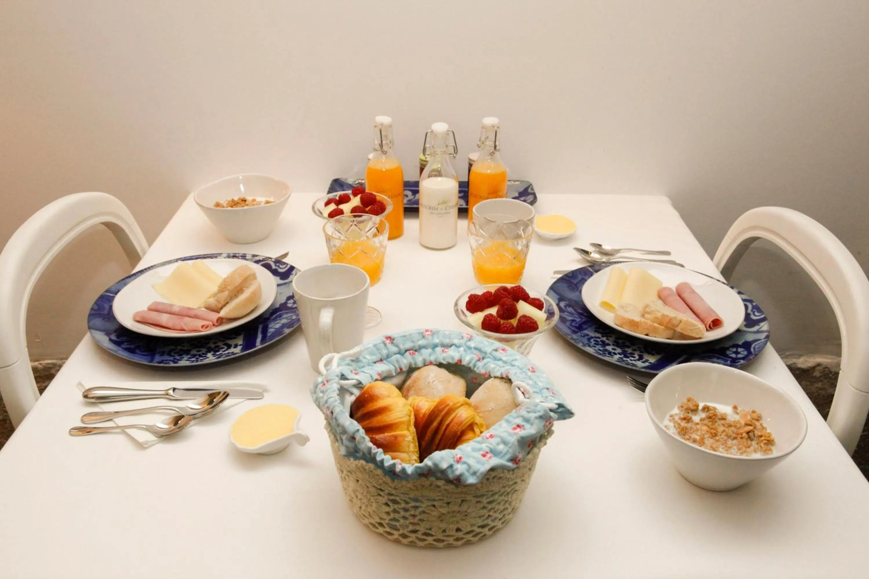 Continental breakfast in Alecrim ao Chiado