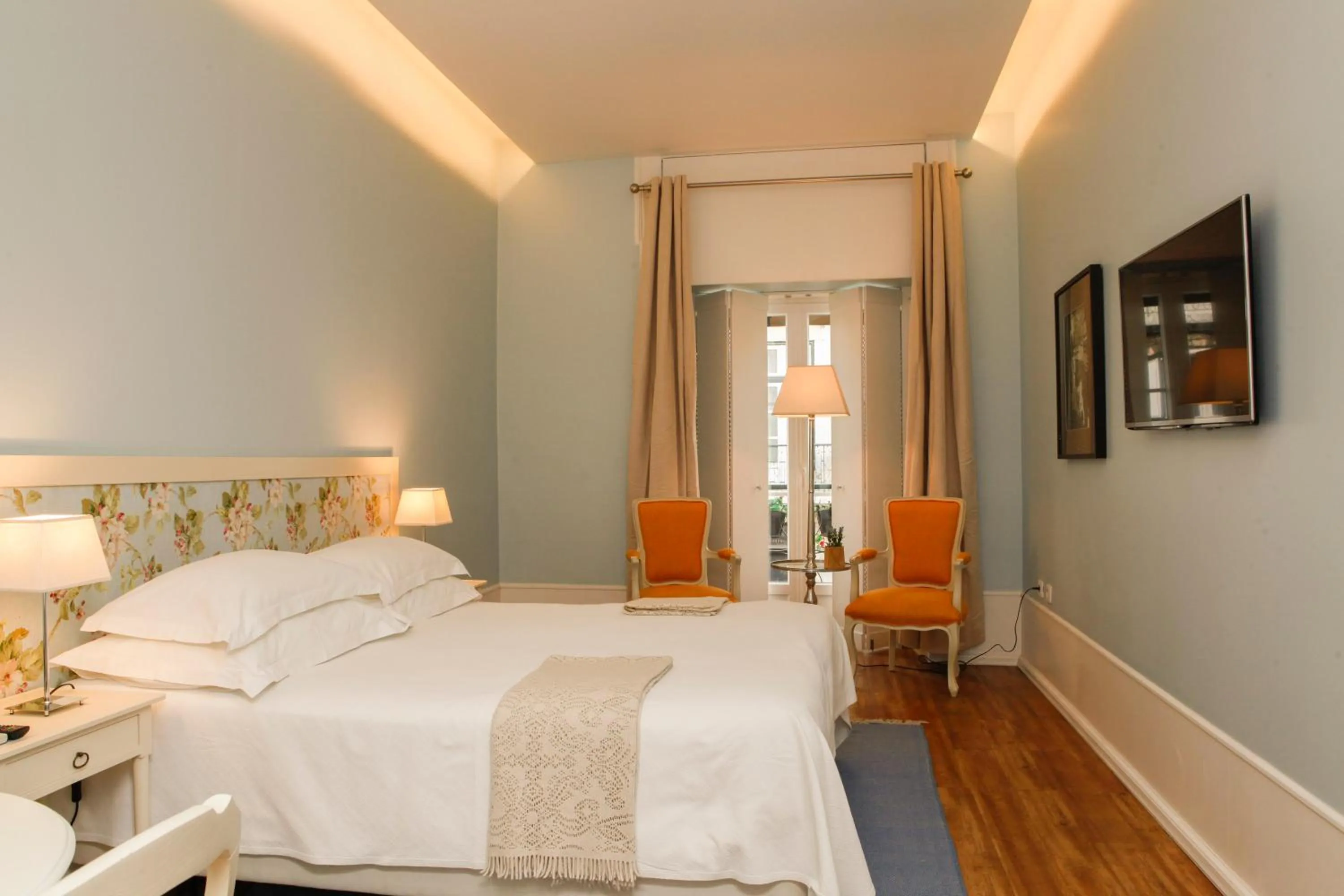 Photo of the whole room, Bed in Alecrim ao Chiado