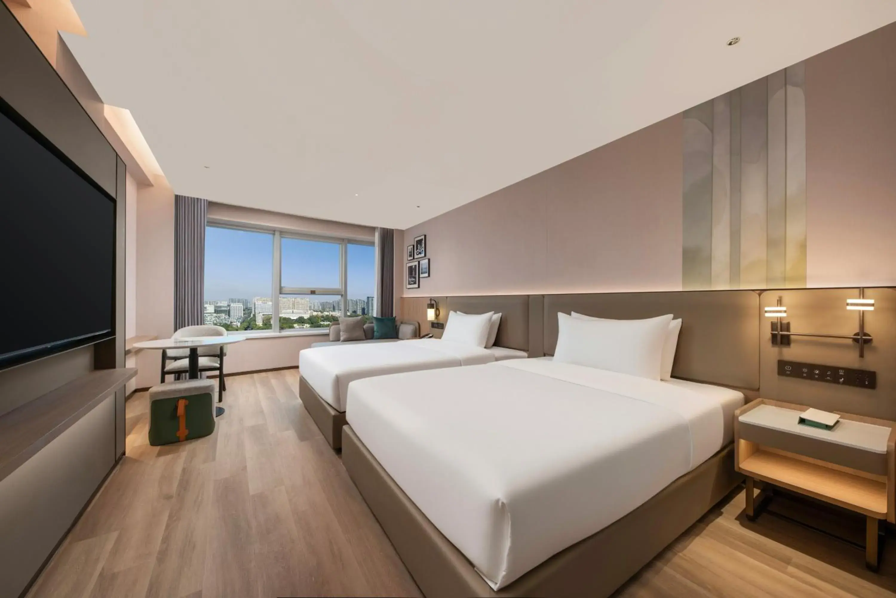 Premium Double Room with Lake View - Lounge Access in Holiday Inn Yiwu Center by IHG Premium Double Room with Lake View - Lounge Access in Holiday Inn Yiwu Center by IHG