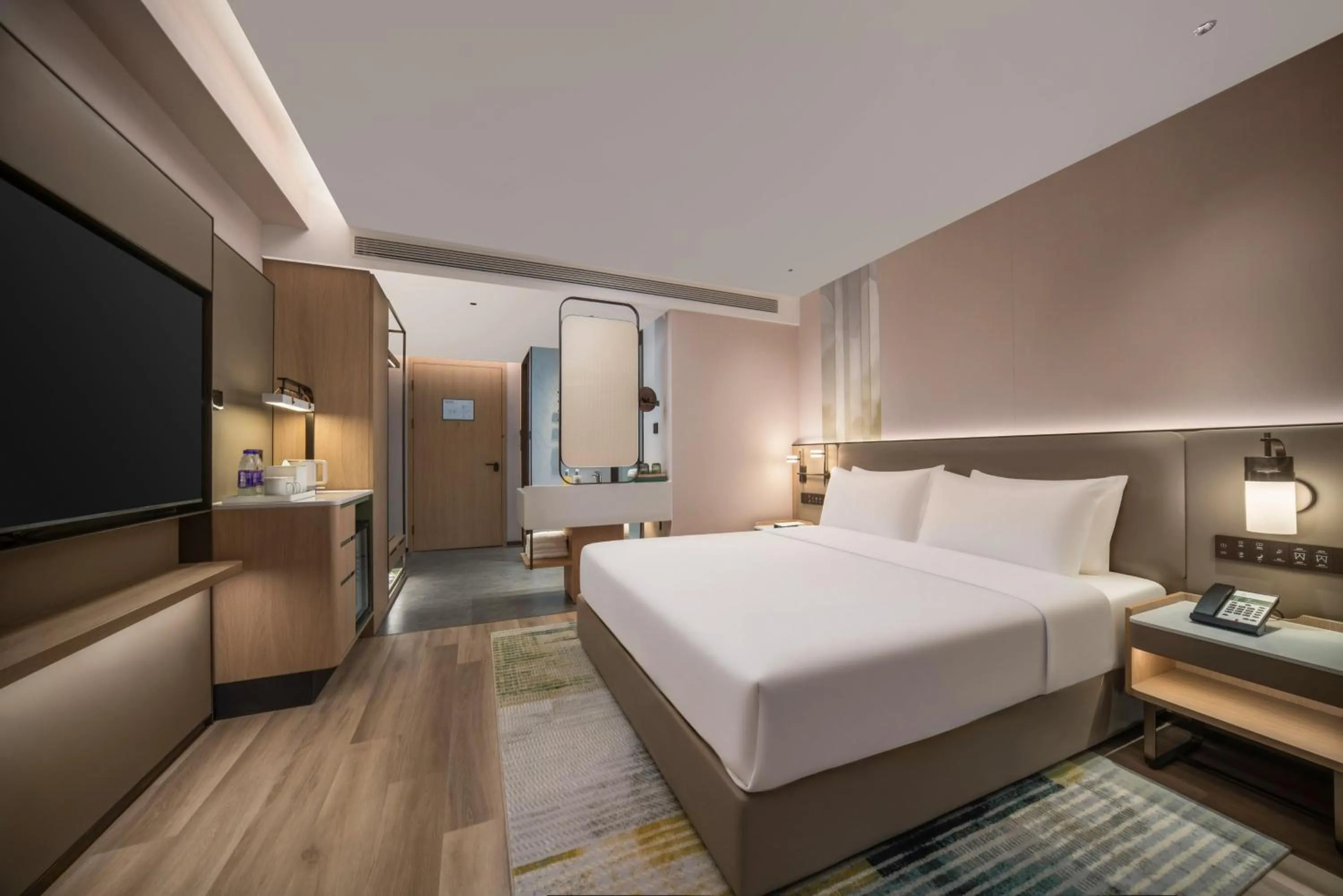 Photo of the whole room, Bed in Holiday Inn Yiwu Center by IHG