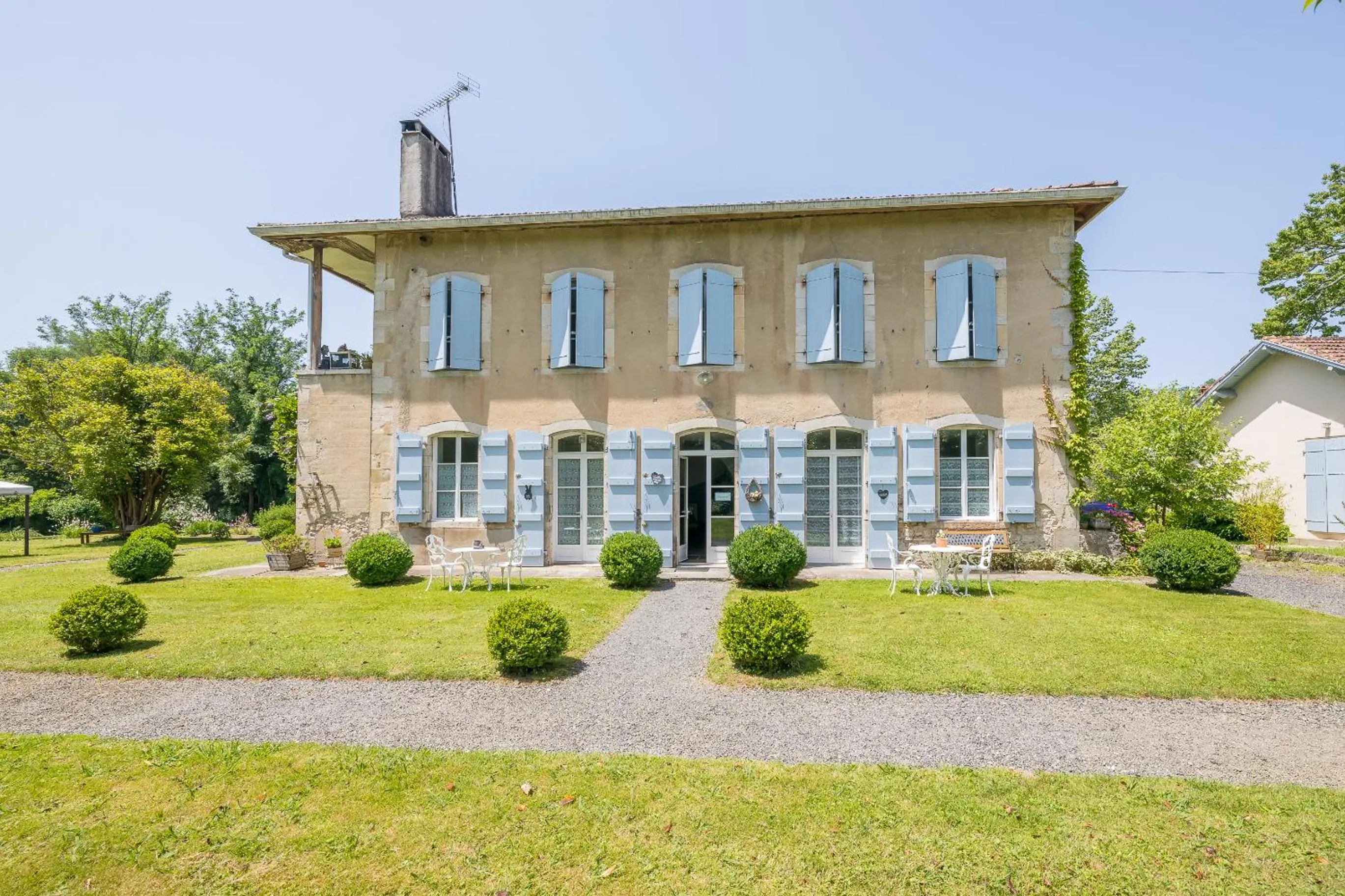 Property building in Appart'Hôtel Bellevue