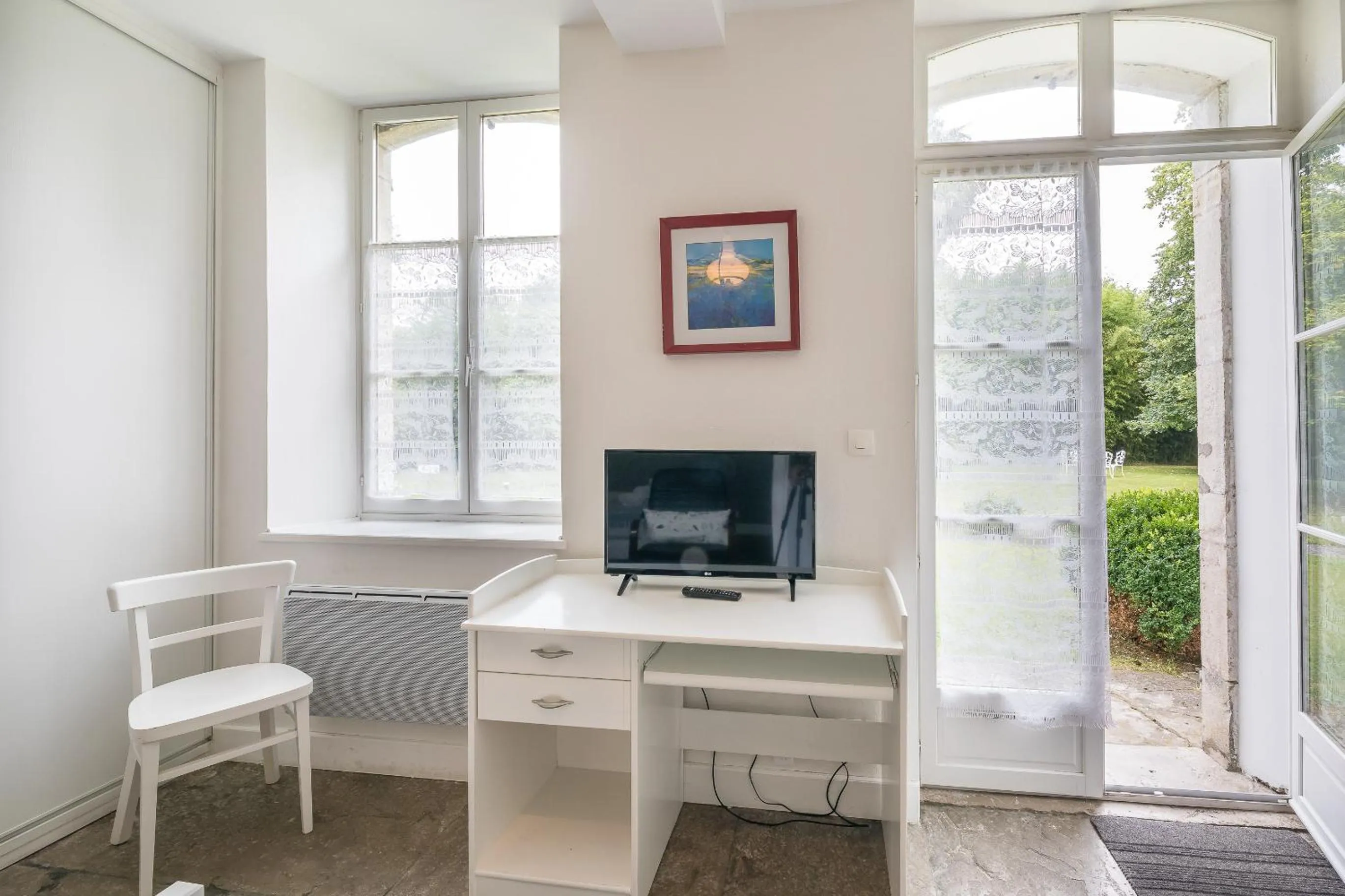 TV and multimedia in Appart'Hôtel Bellevue