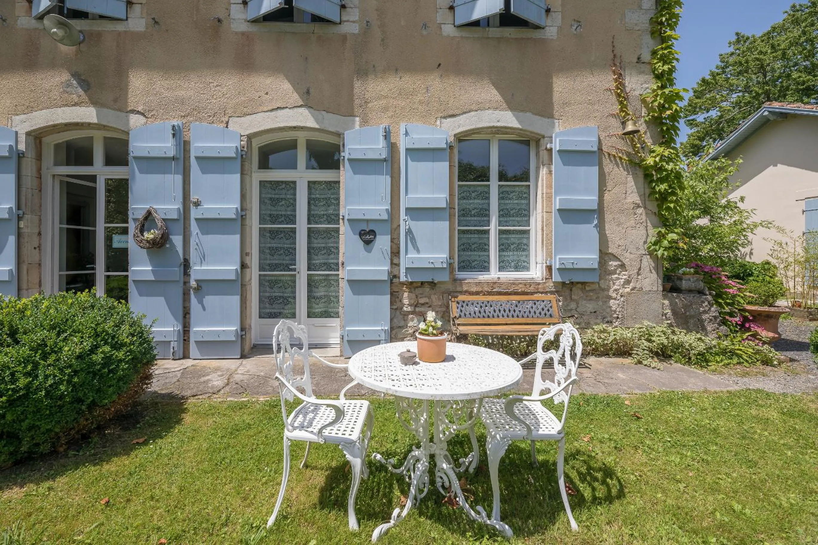 Facade/entrance in Appart'Hôtel Bellevue
